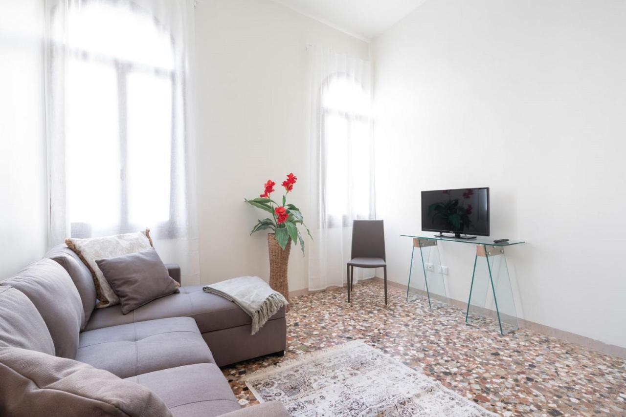 Apartment Accademia Charm By Wonderful Italy Venice