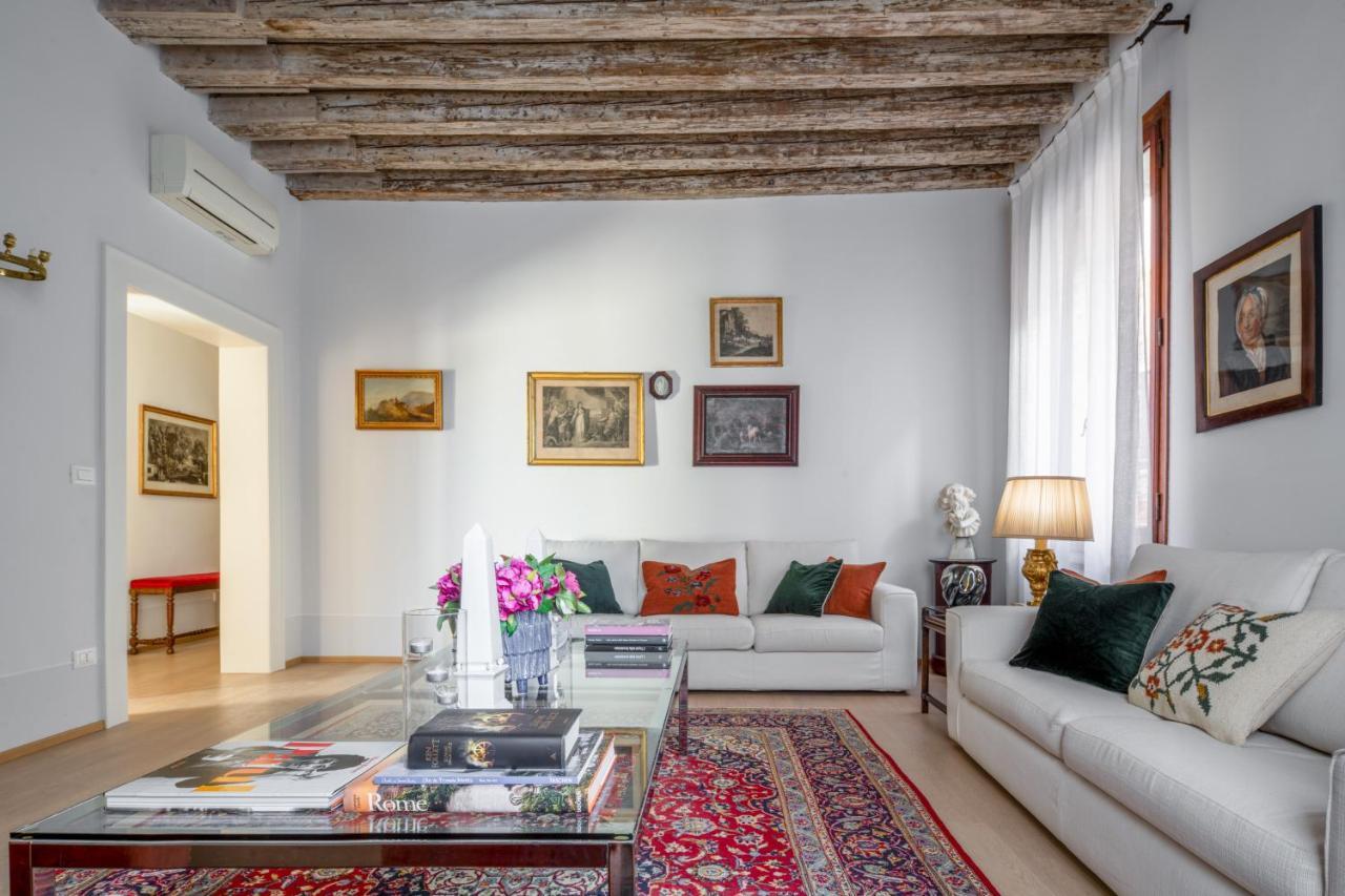 Miracoli With View On The Canal R&r Venice