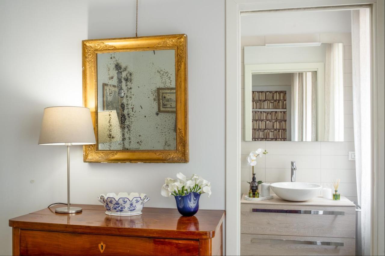 Apartment Miracoli With View On The Canal R&r Venice