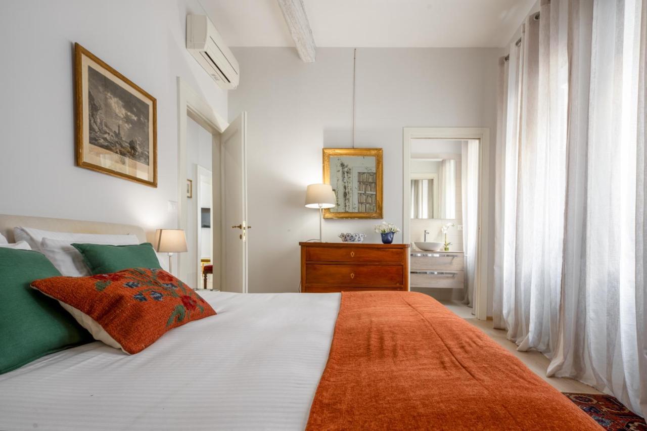 Apartment Miracoli With View On The Canal R&r Venice