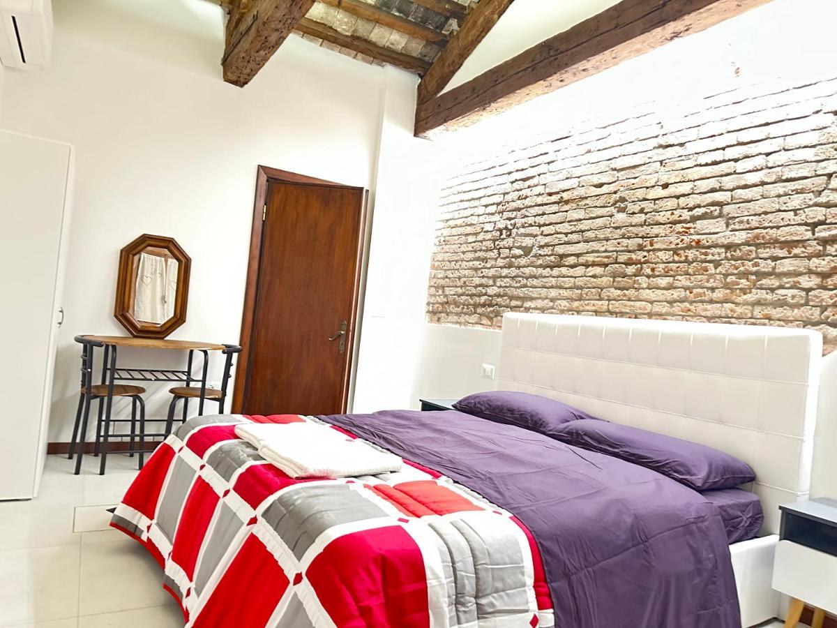 Rainbow San Zaccaria Apartment
