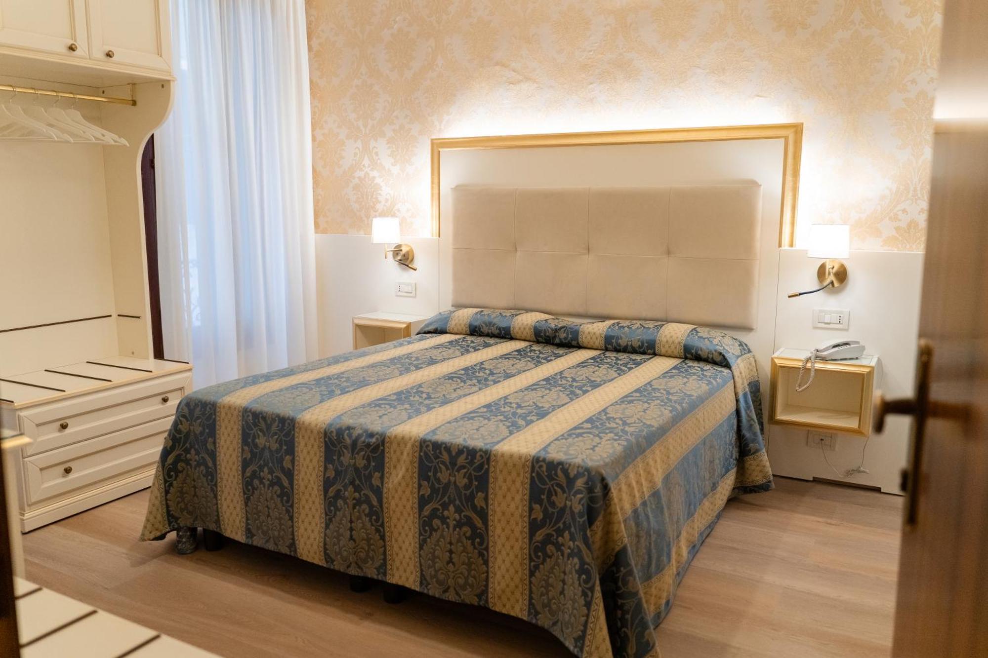 Tivoli Hotel 2*