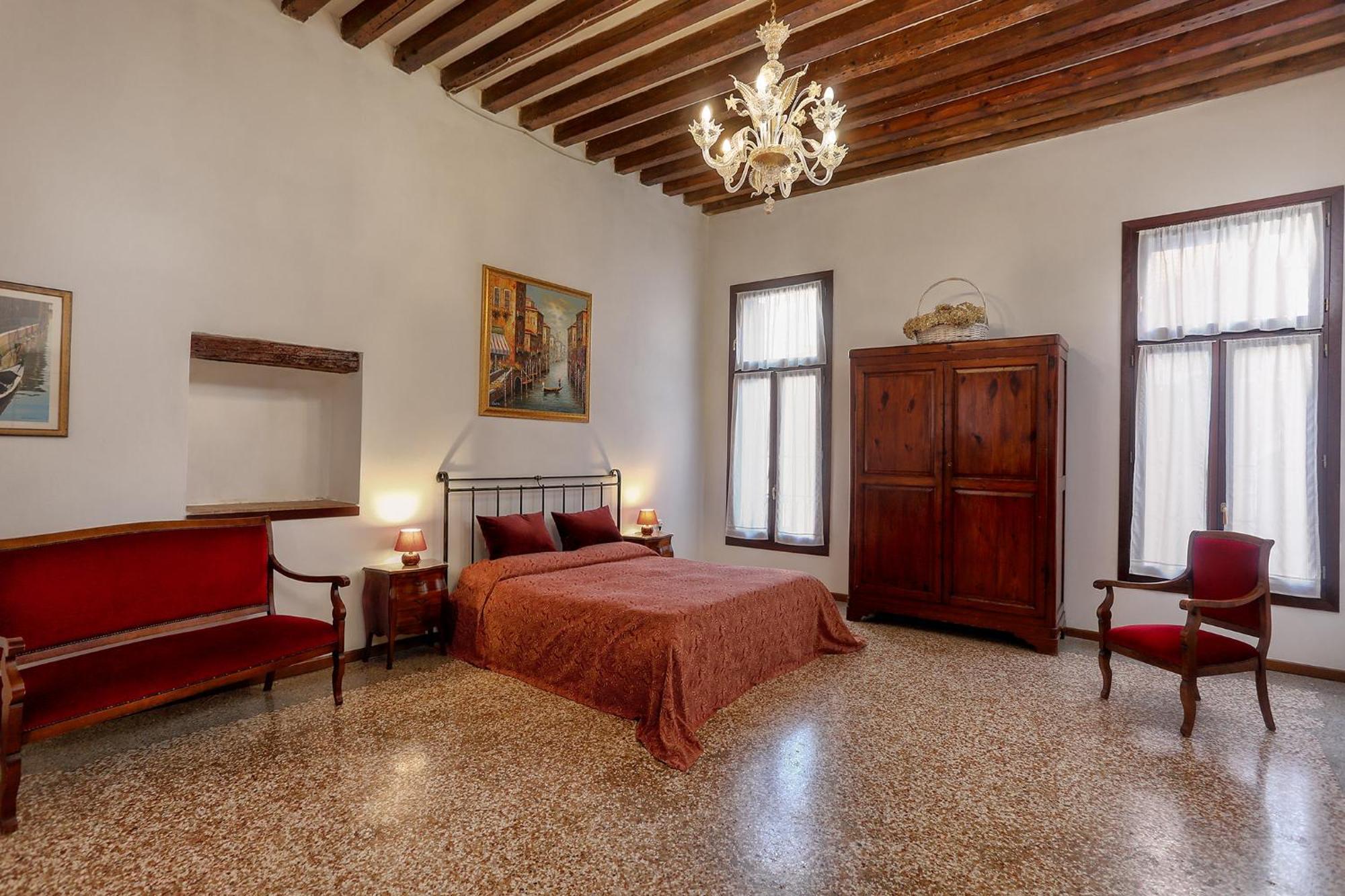 Flat With Canal View Near San Marco * Veneza