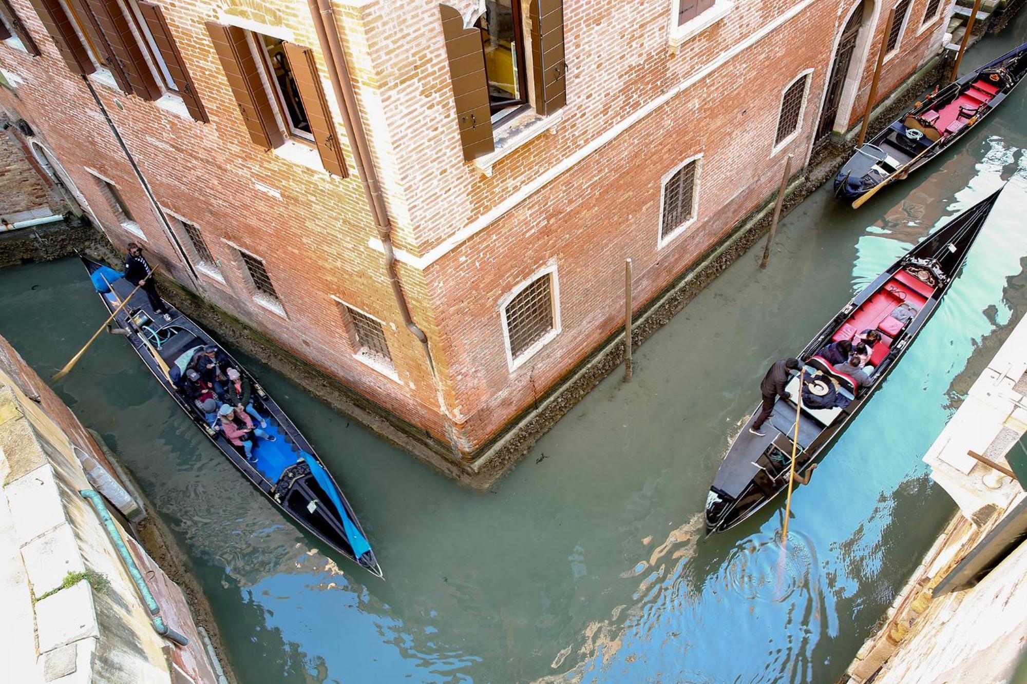 Flat With Canal View Near San Marco Veneza
