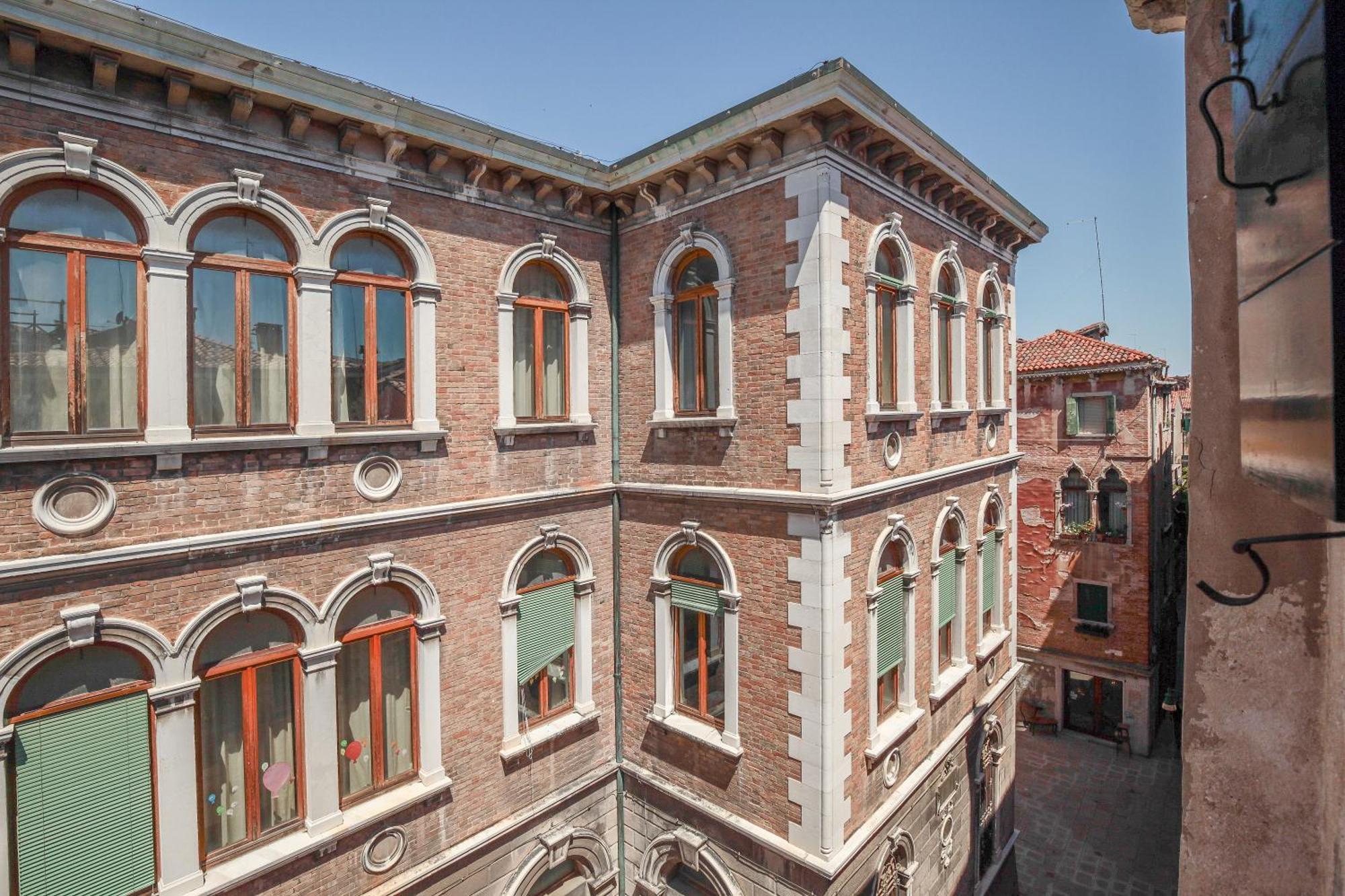 Apartment Ca Moderna 2 *