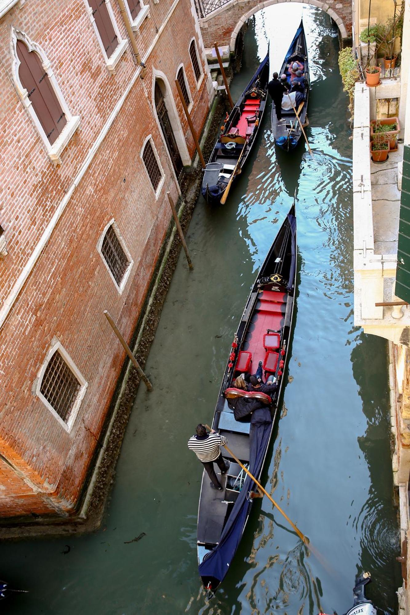 Flat With Canal View Near San Marco