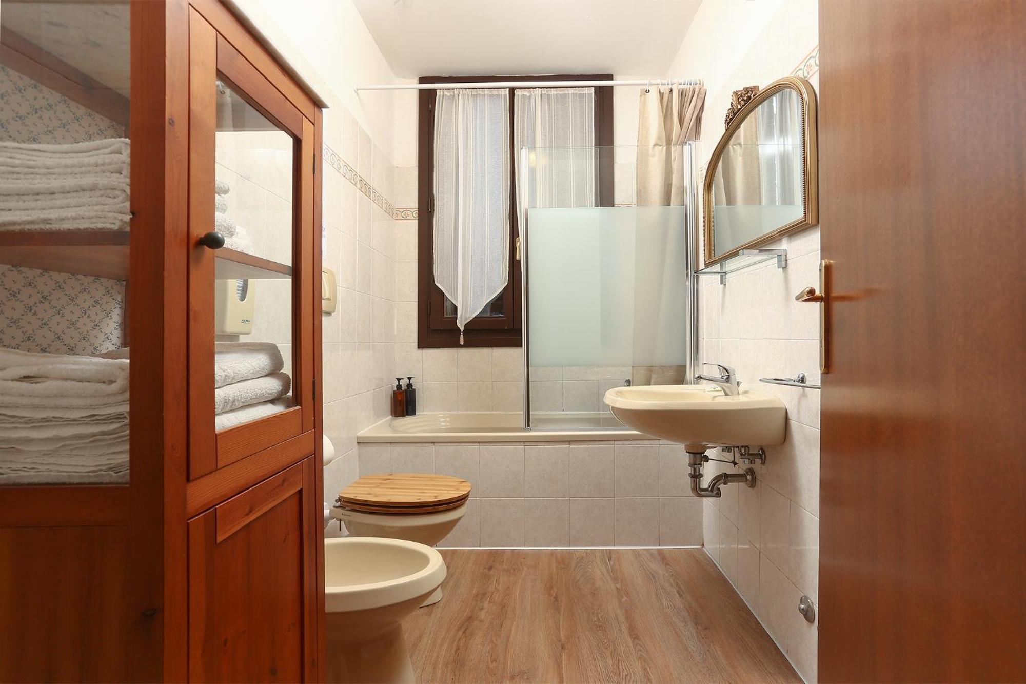 Flat With Canal View Near San Marco Apartamento