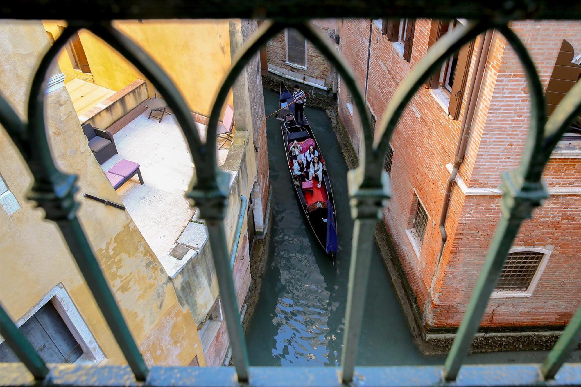 Flat With Canal View Near San Marco Apartamento