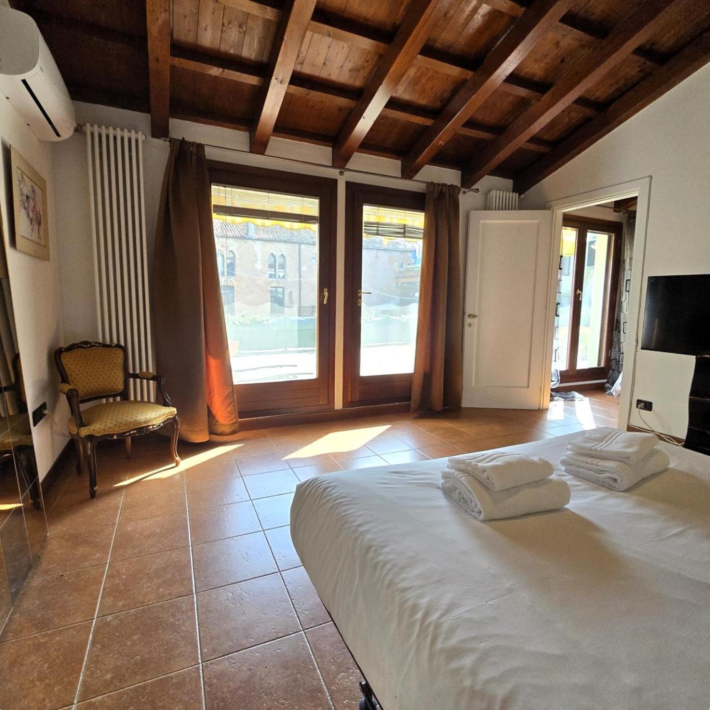 Anna's Garden Apartment Venice