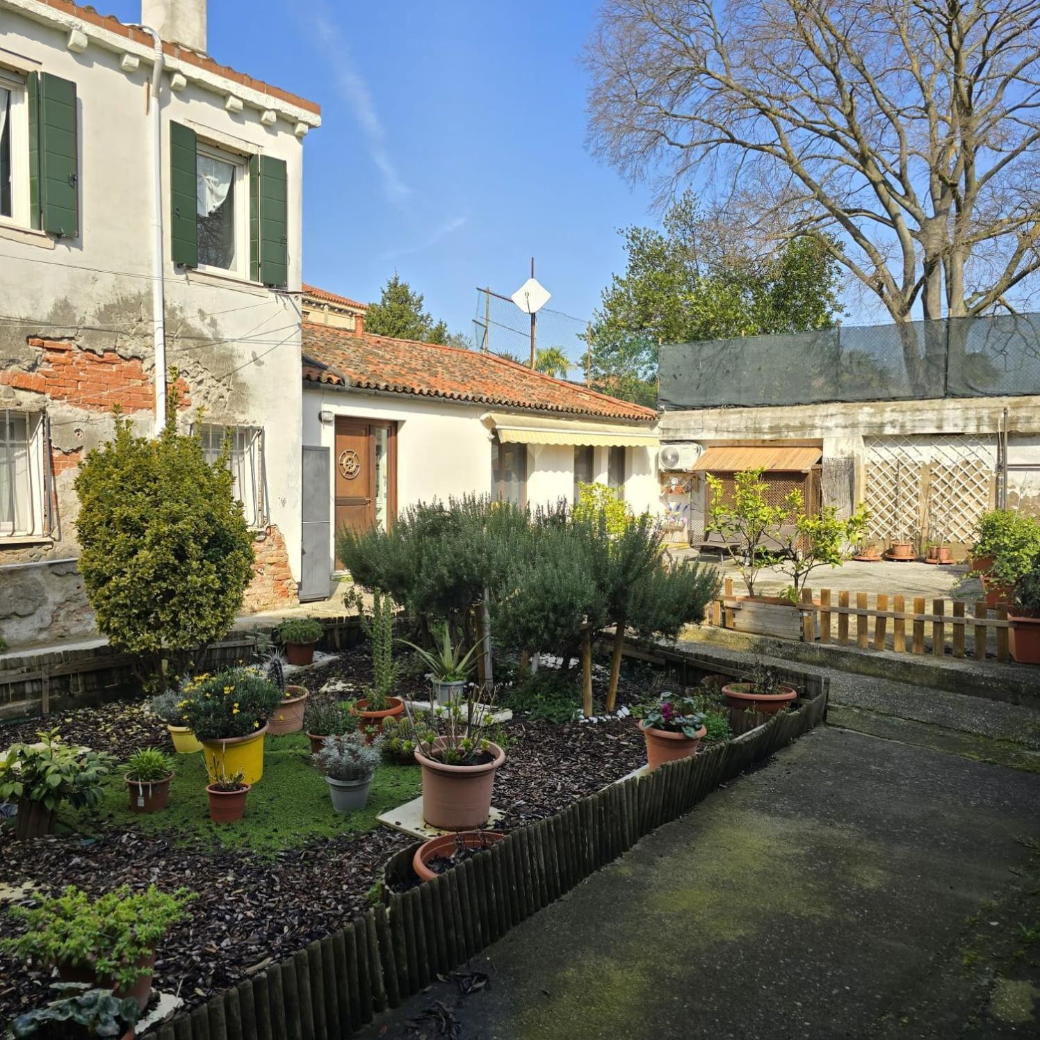 Anna's Garden * Venice