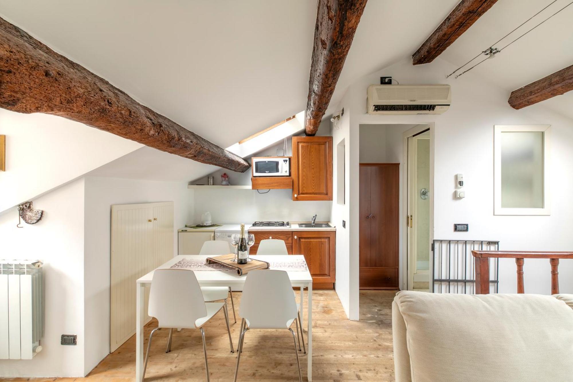 Lovely Attic For 4 Person With Wifi - A/c Apartment Venice