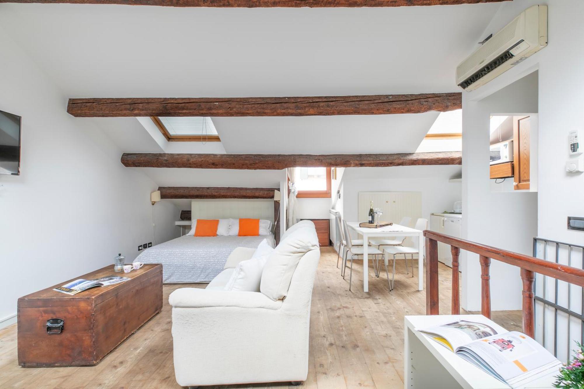 Lovely Attic For 4 Person With Wifi - A/c *
