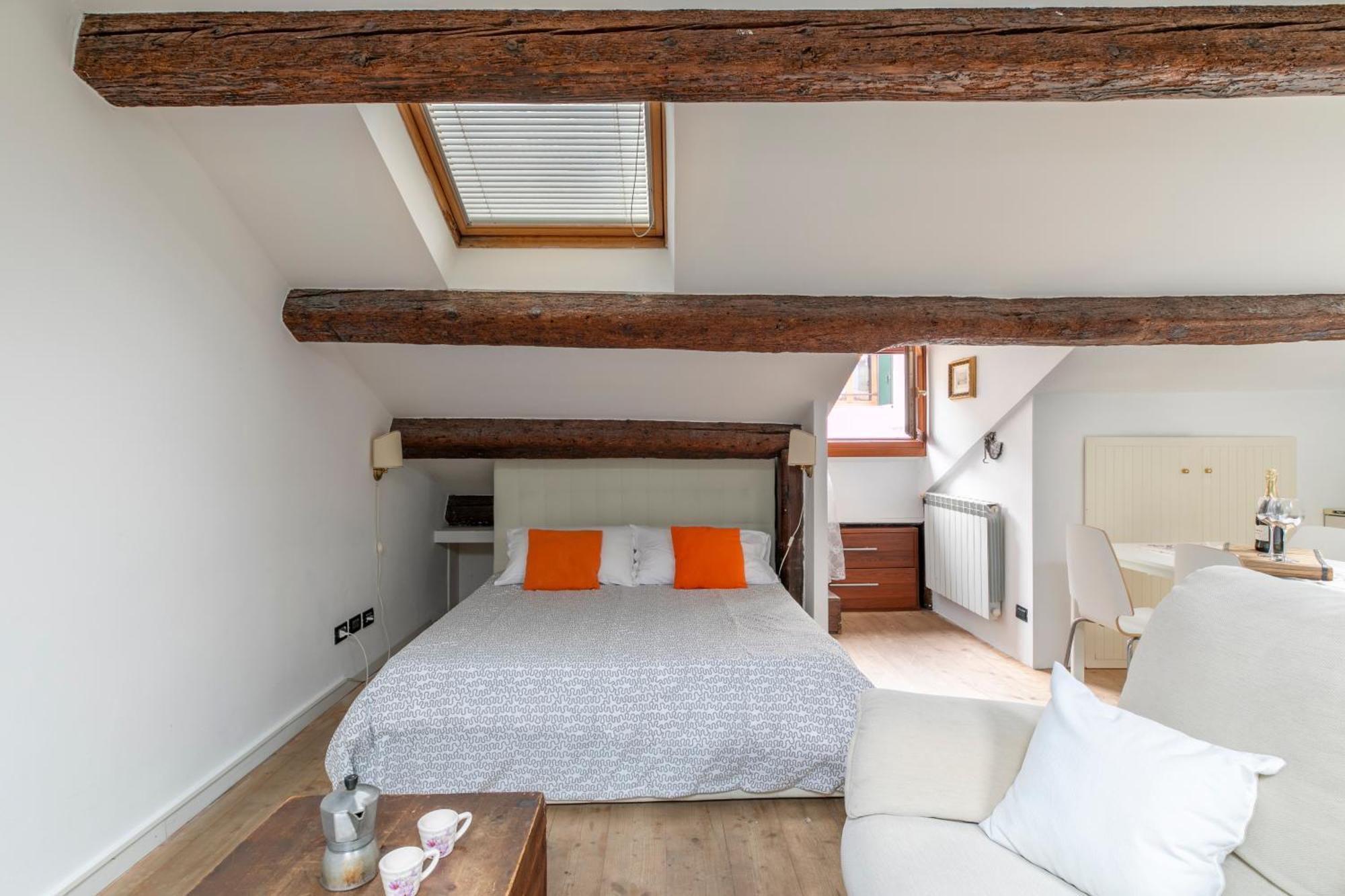 Apartment Lovely Attic For 4 Person With Wifi - A/c
