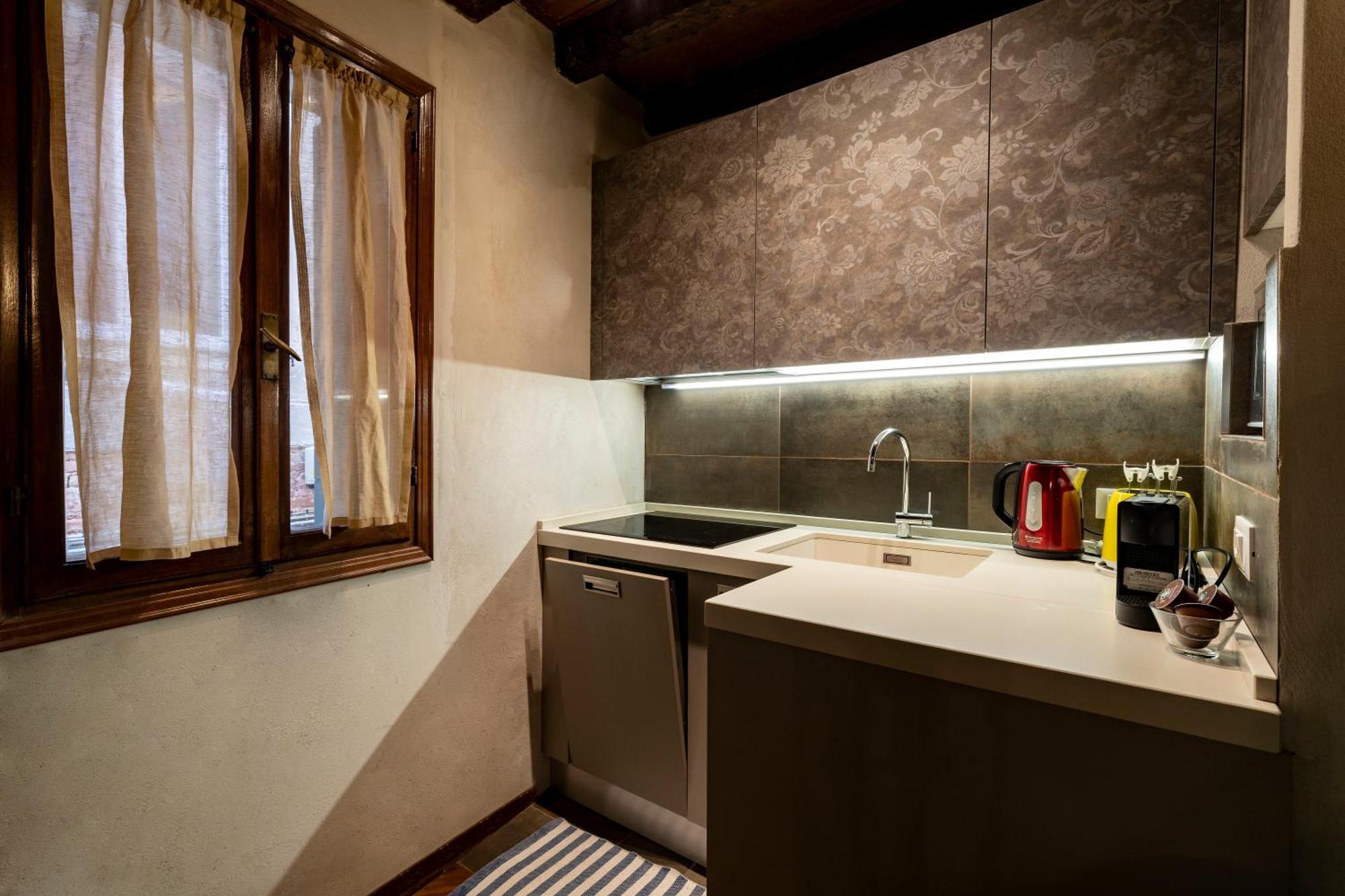 Ca Dei Zoti3 With Luggage Apartment