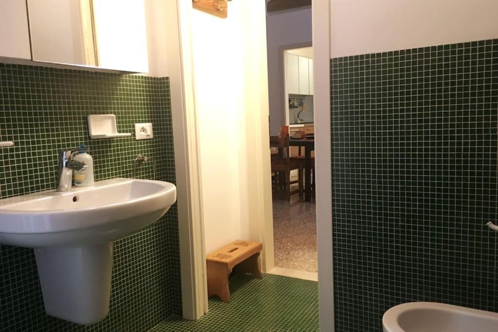 Con Terrazza Ed Accogliente Apartment Venice