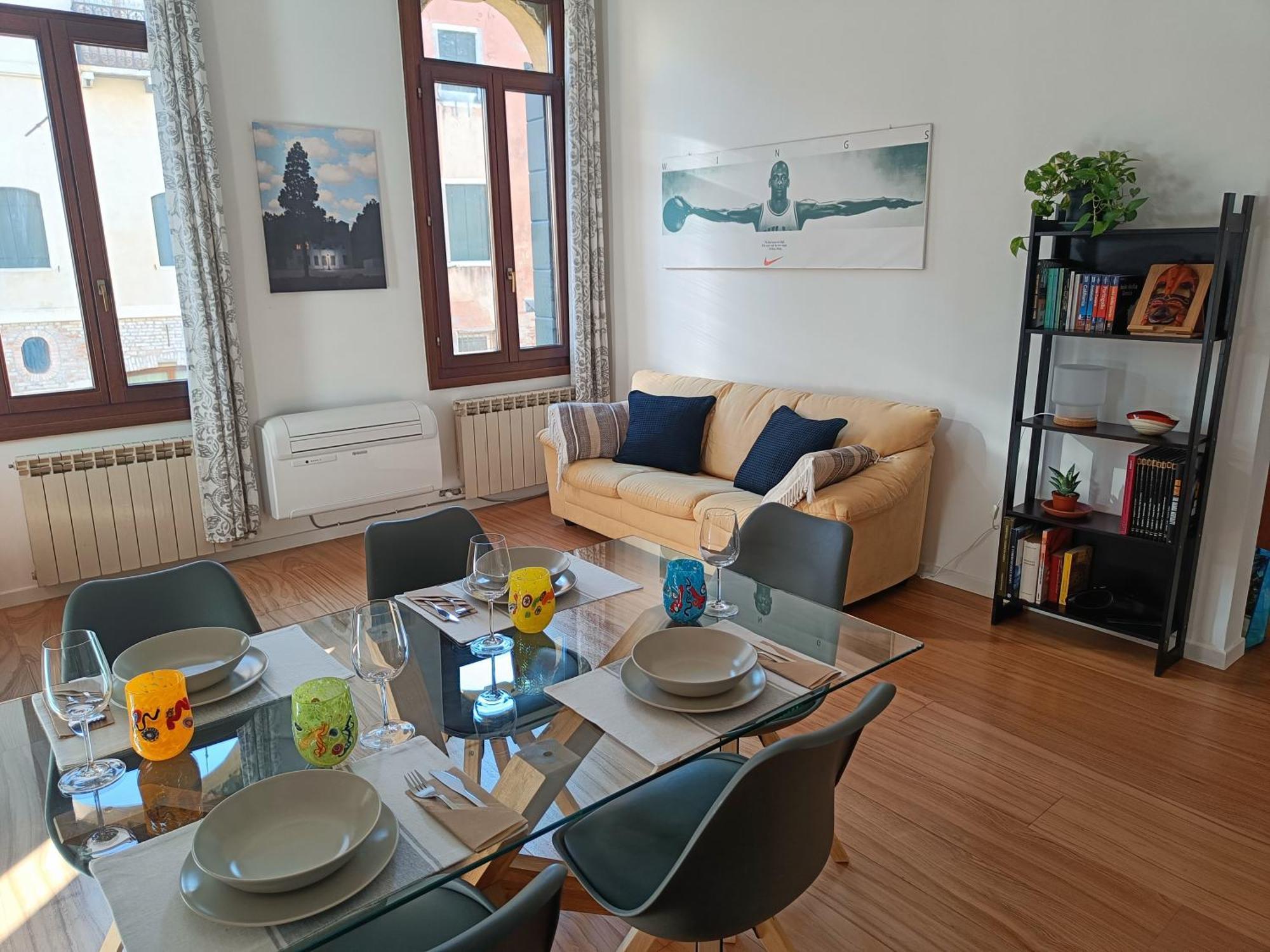 Ca' Dino - Canal View Apartment