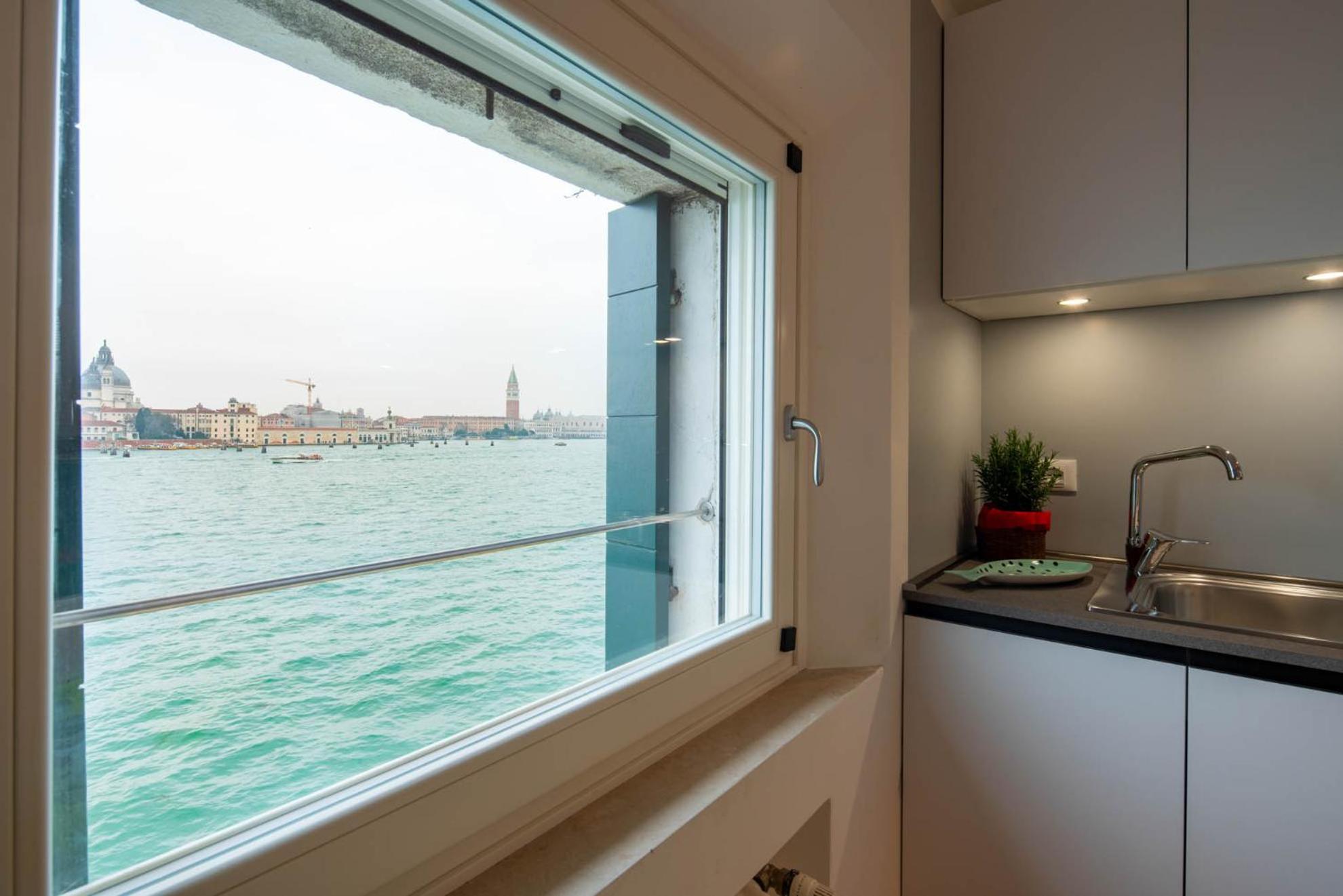 Iconic - View In Apartment Venice