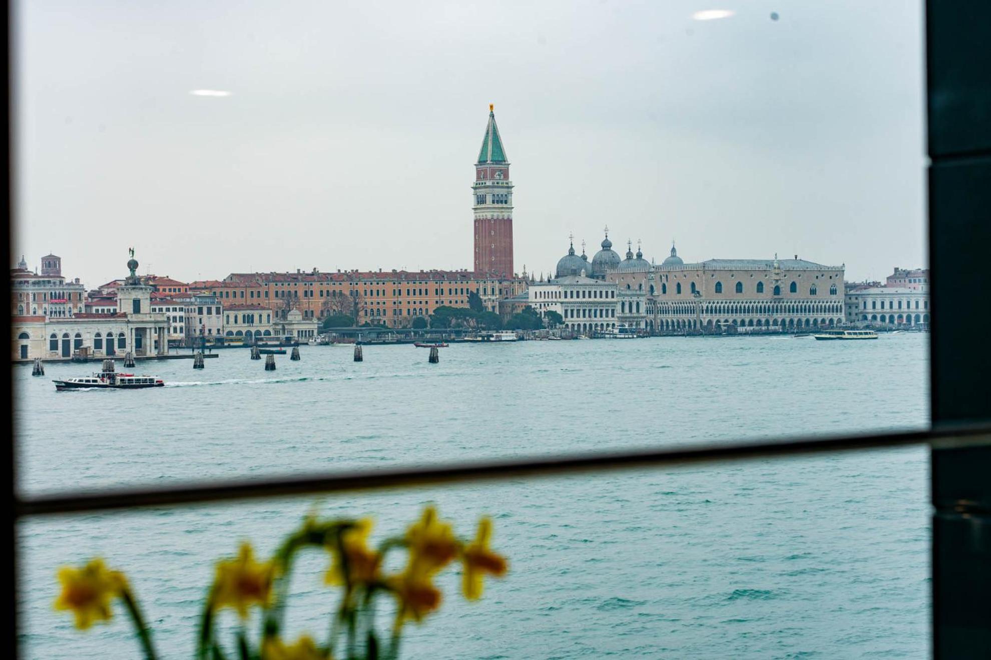 Iconic - View In Apartment *
