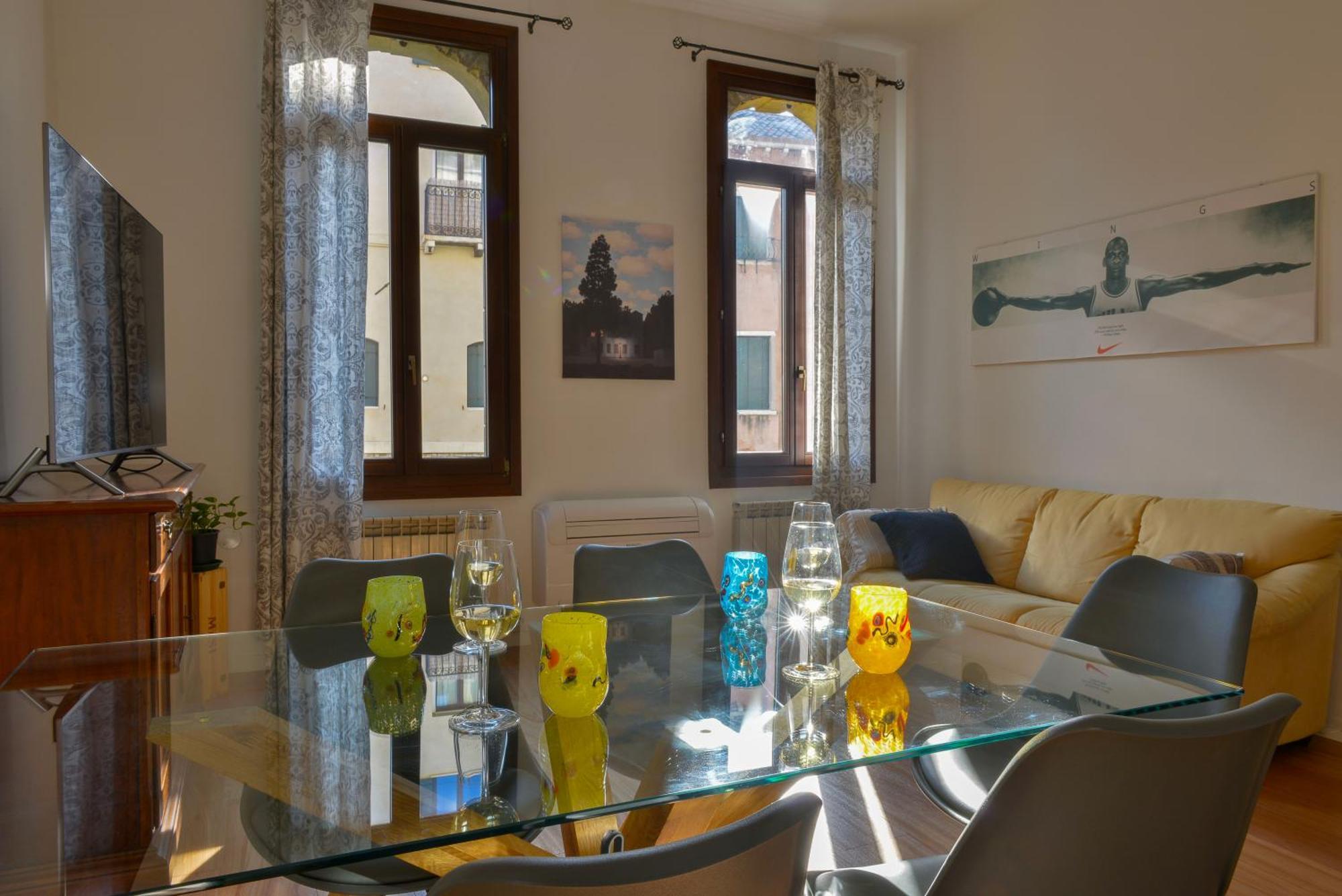 Ca' Dino - Canal View Apartment