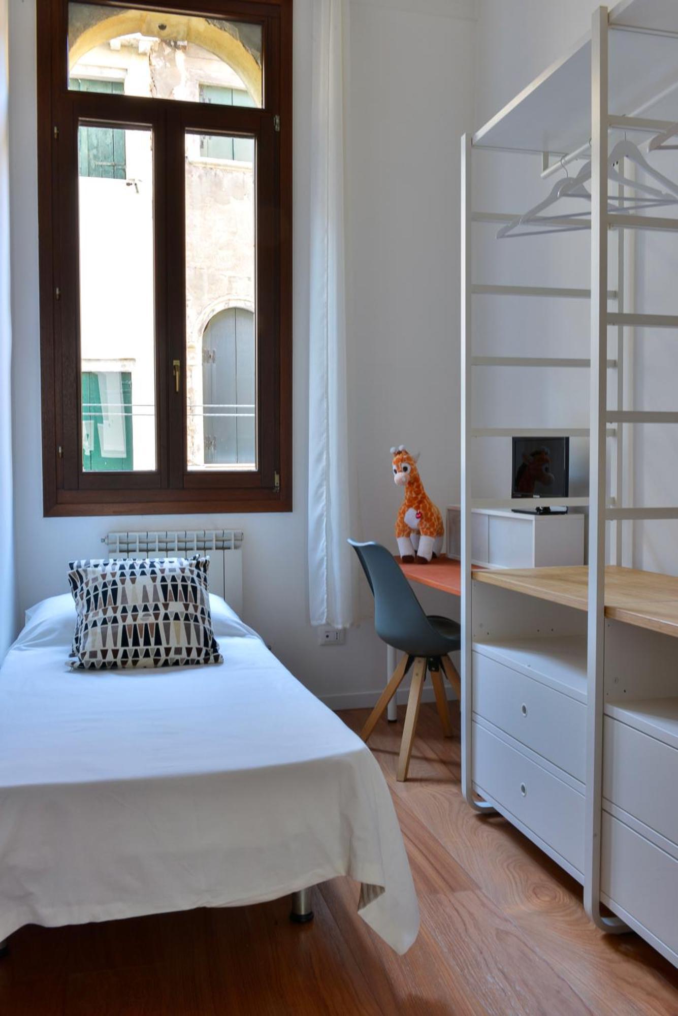 Ca' Dino - Canal View Apartment Venice