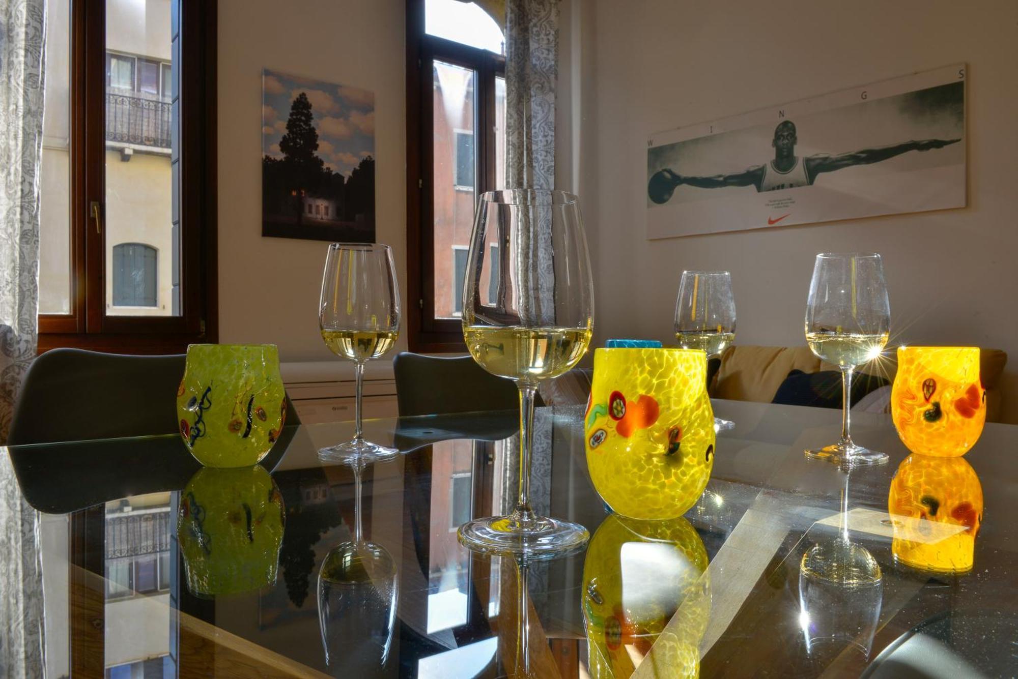 Ca' Dino - Canal View Apartment
