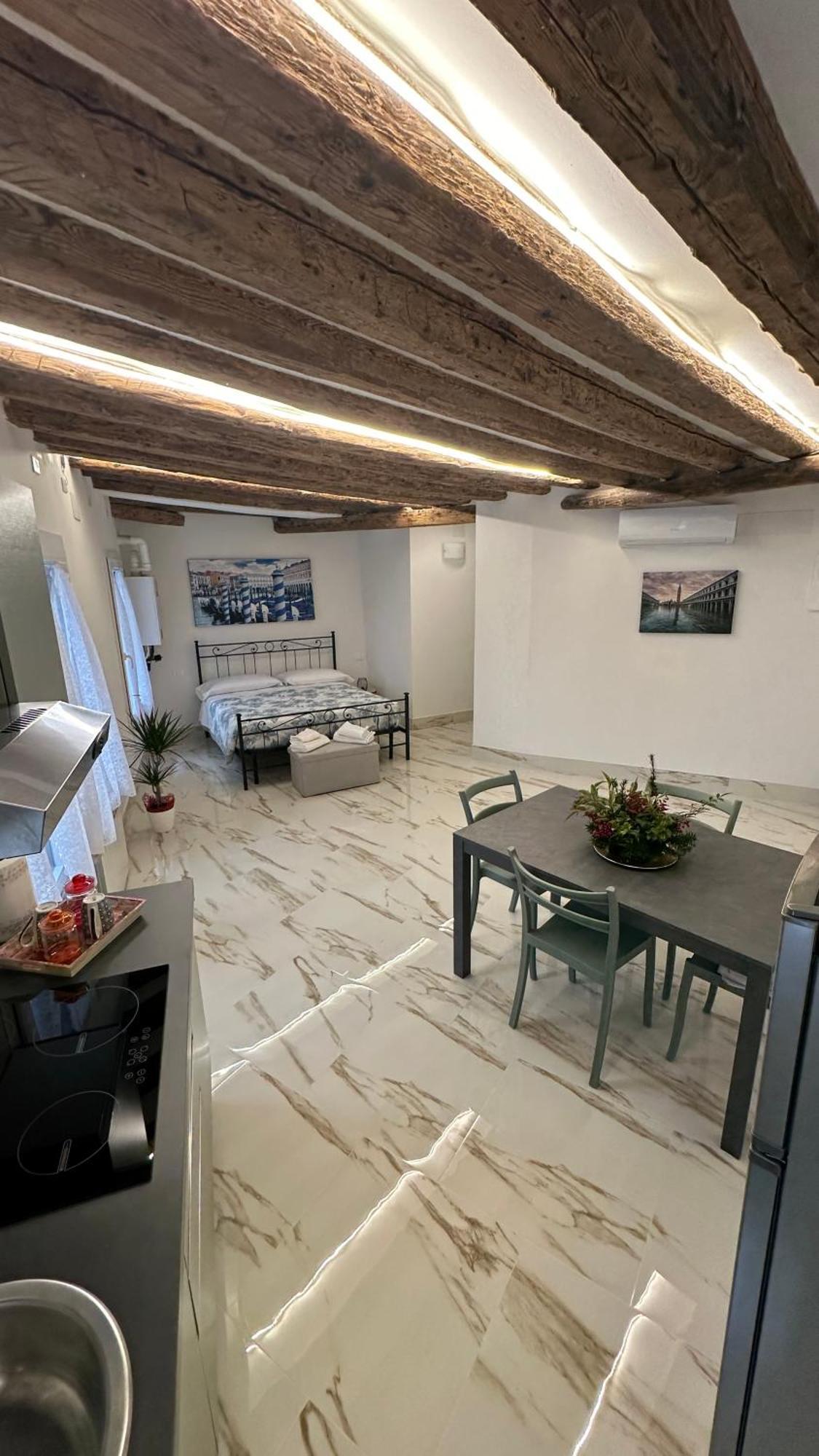 Ca Lucia Canal View Apartment *