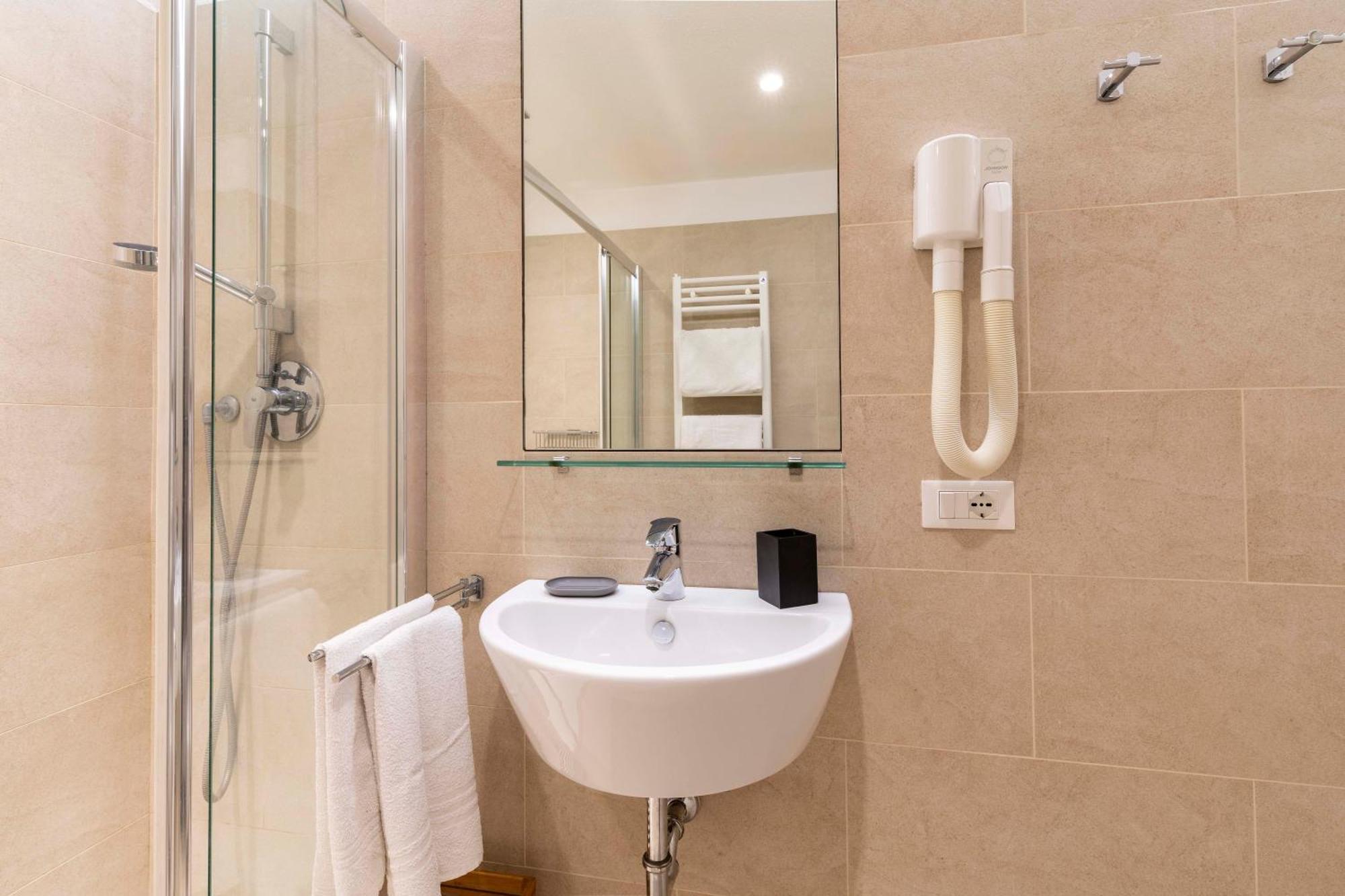 San Samuele Centro+ Wellness Pool Jacuzzi Appartamento *