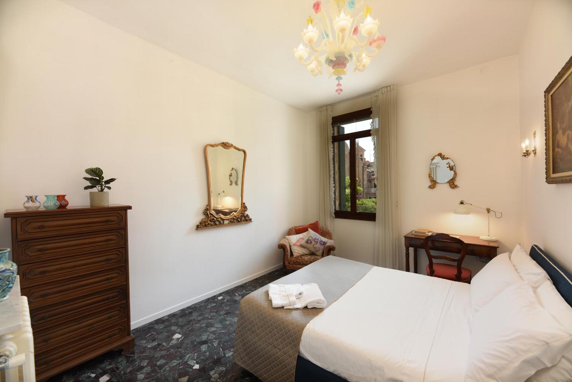 Apartamento Soderini Splendor: First Floor Palazzo Charm At Castello Square *