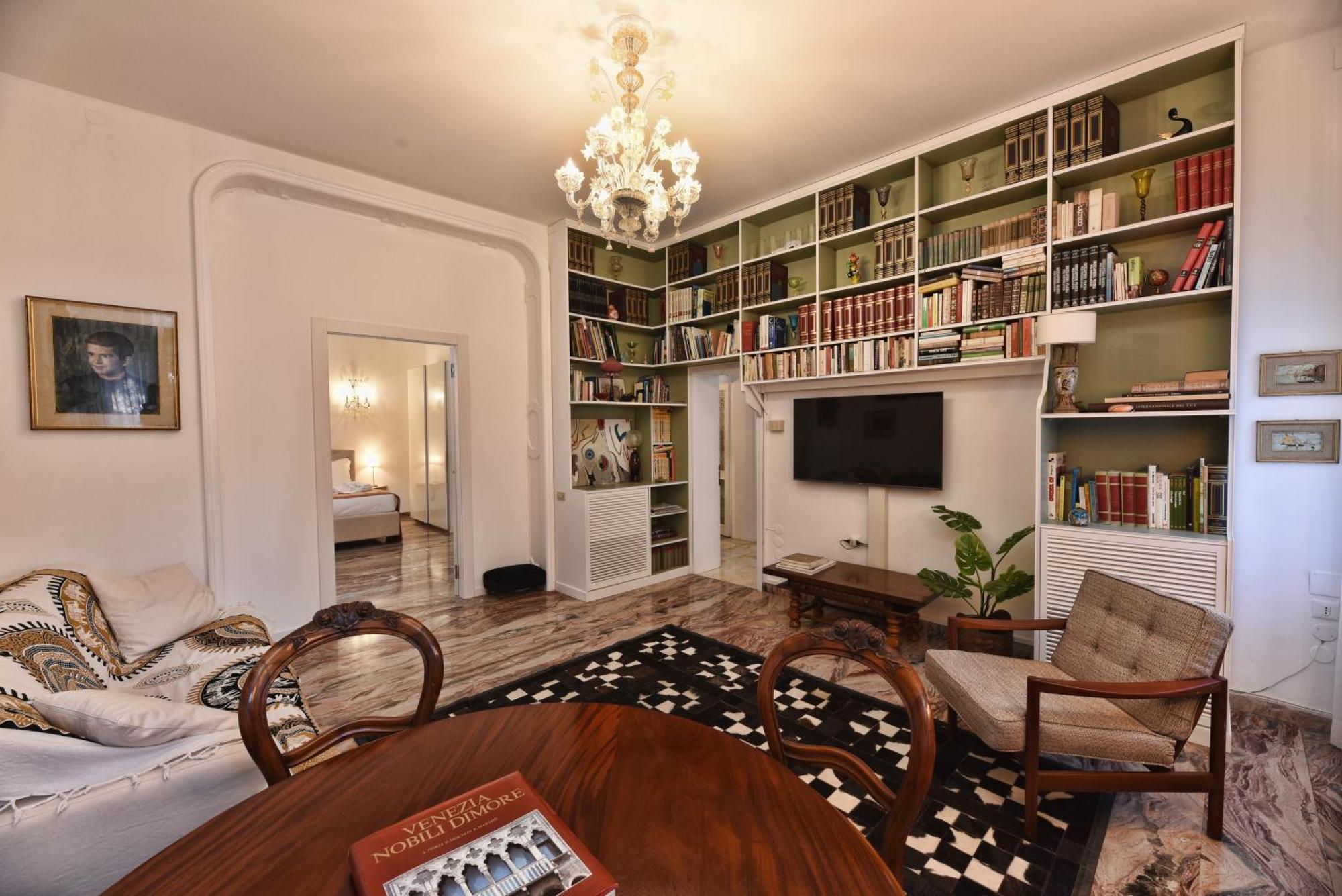 Apartamento Soderini Splendor: First Floor Palazzo Charm At Castello Square