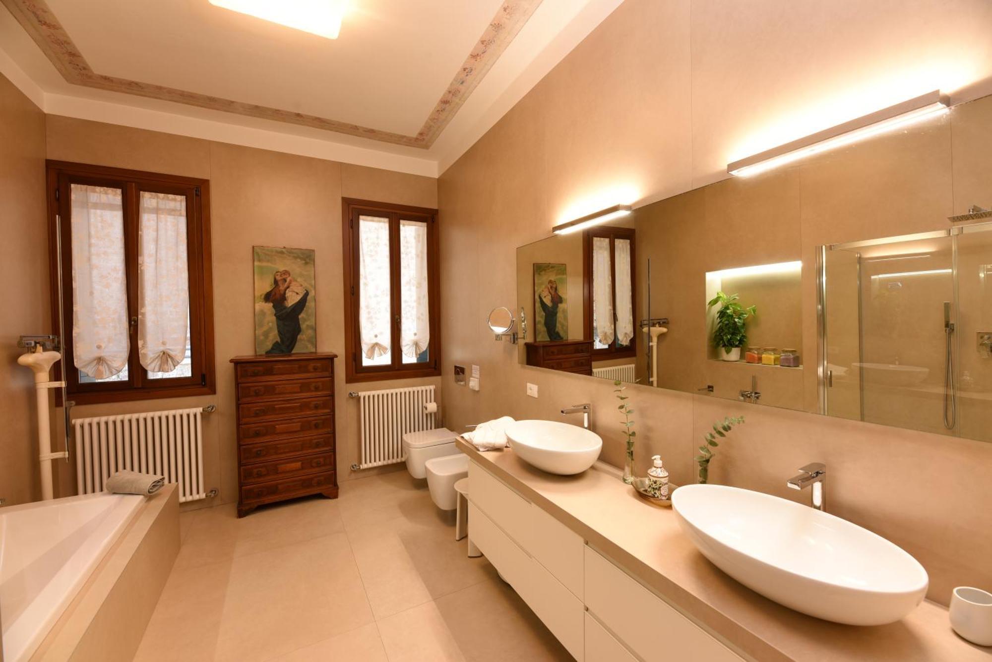 Soderini Splendor: First Floor Palazzo Charm At Castello Square Veneza