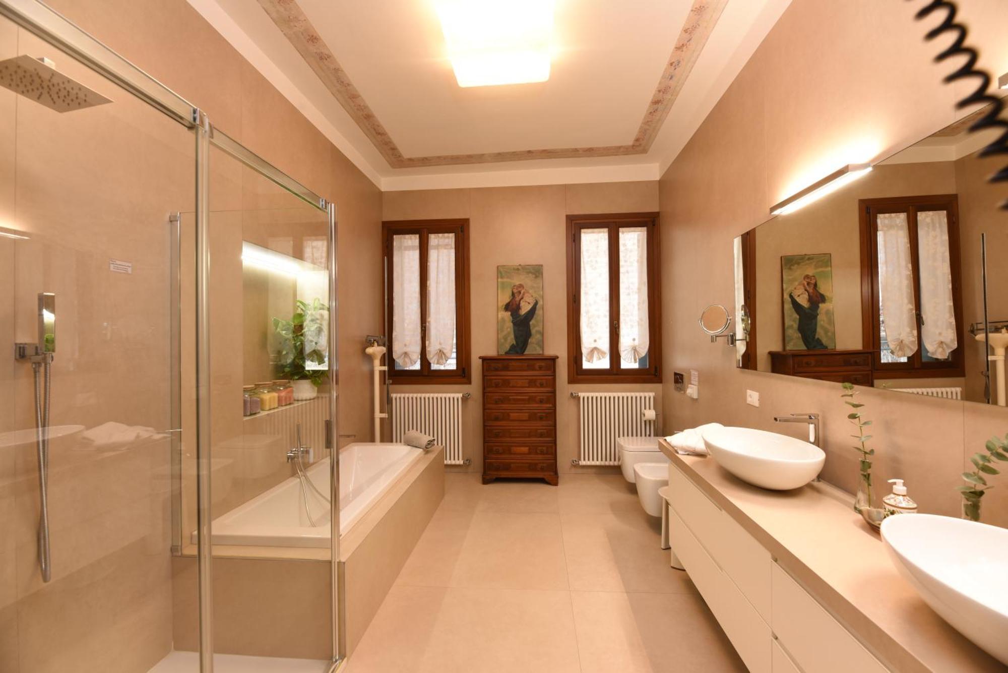 Apartamento Soderini Splendor: First Floor Palazzo Charm At Castello Square