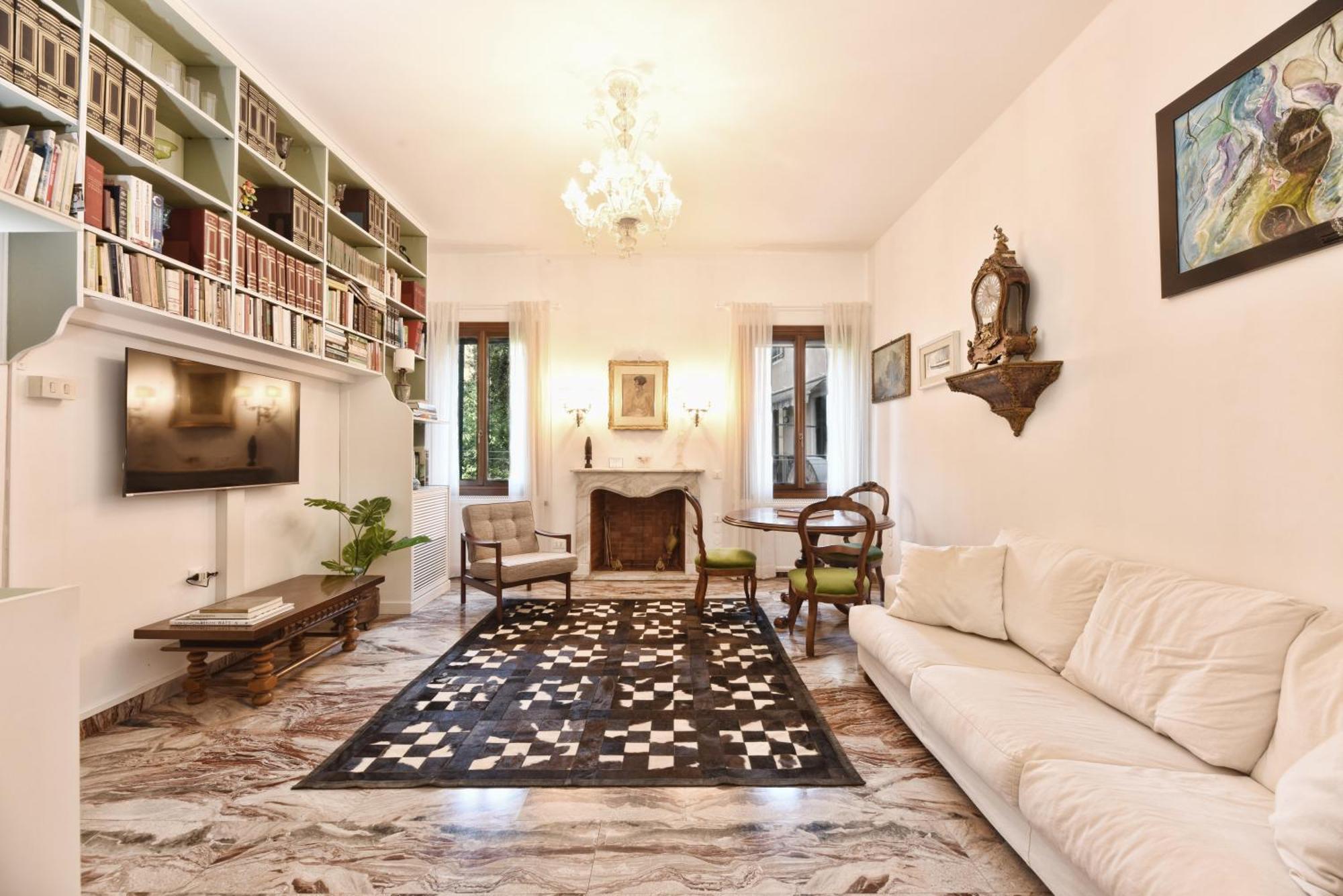 Apartamento Soderini Splendor: First Floor Palazzo Charm At Castello Square