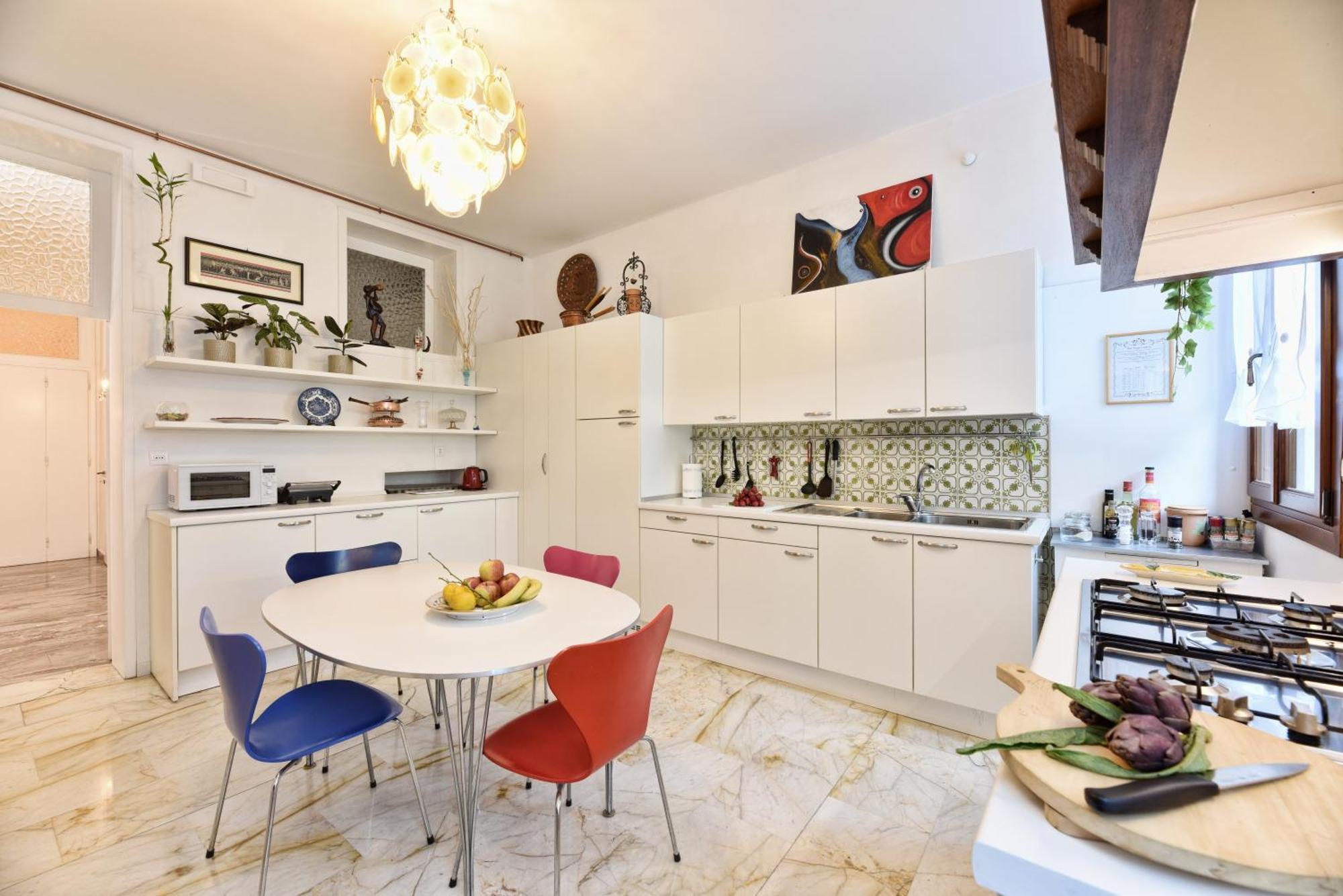 Apartamento Soderini Splendor: First Floor Palazzo Charm At Castello Square