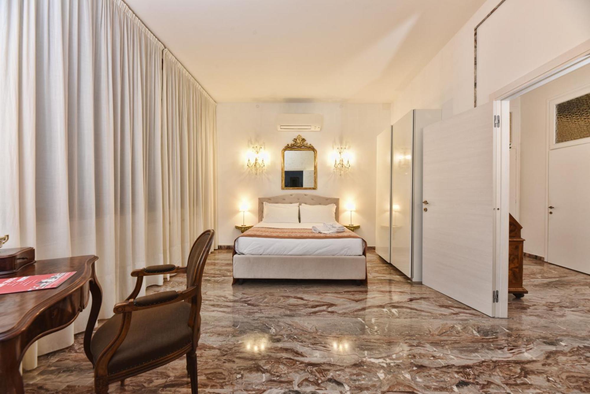 Soderini Splendor: First Floor Palazzo Charm At Castello Square