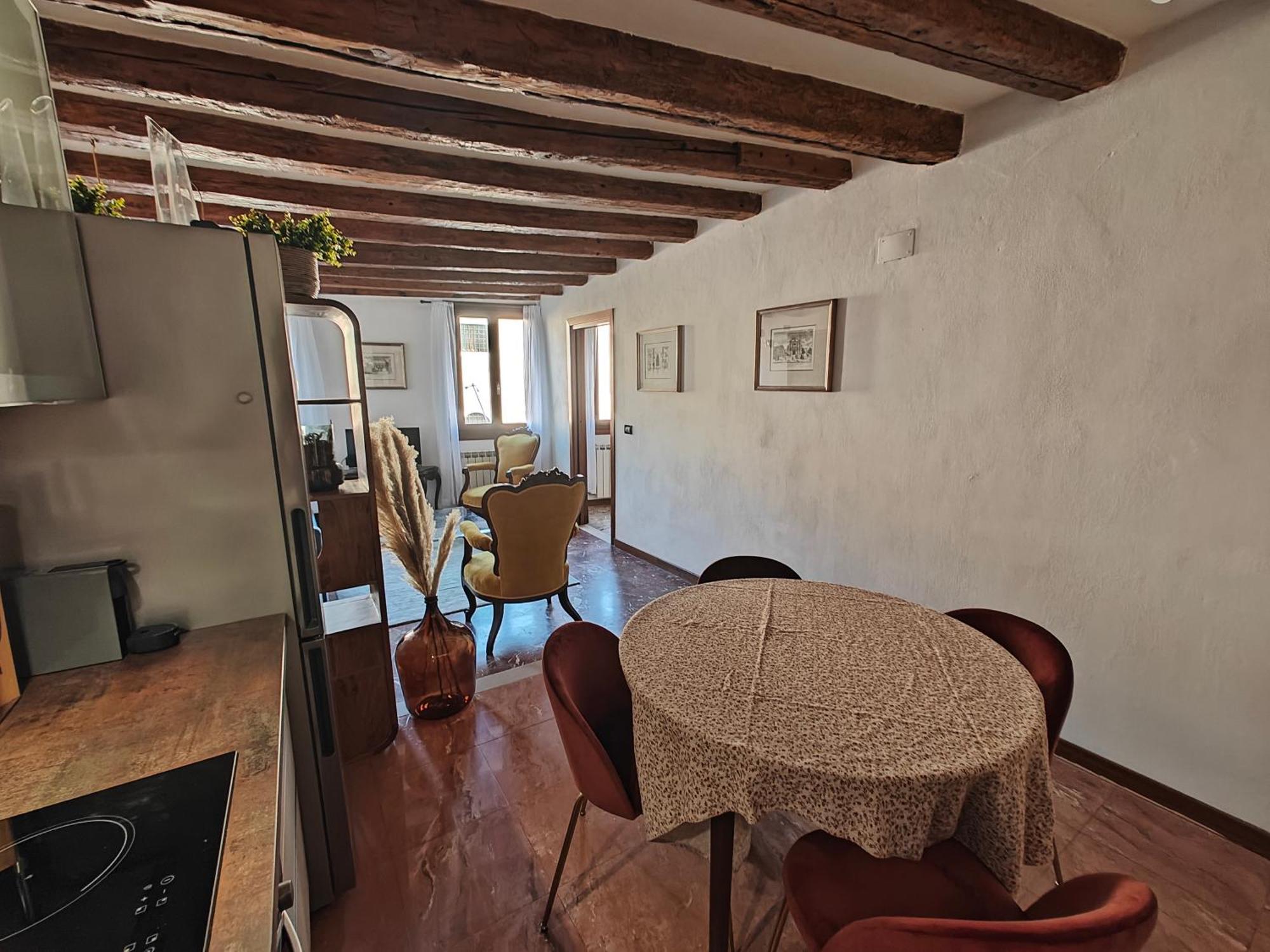 Castello Canal View Apartment *