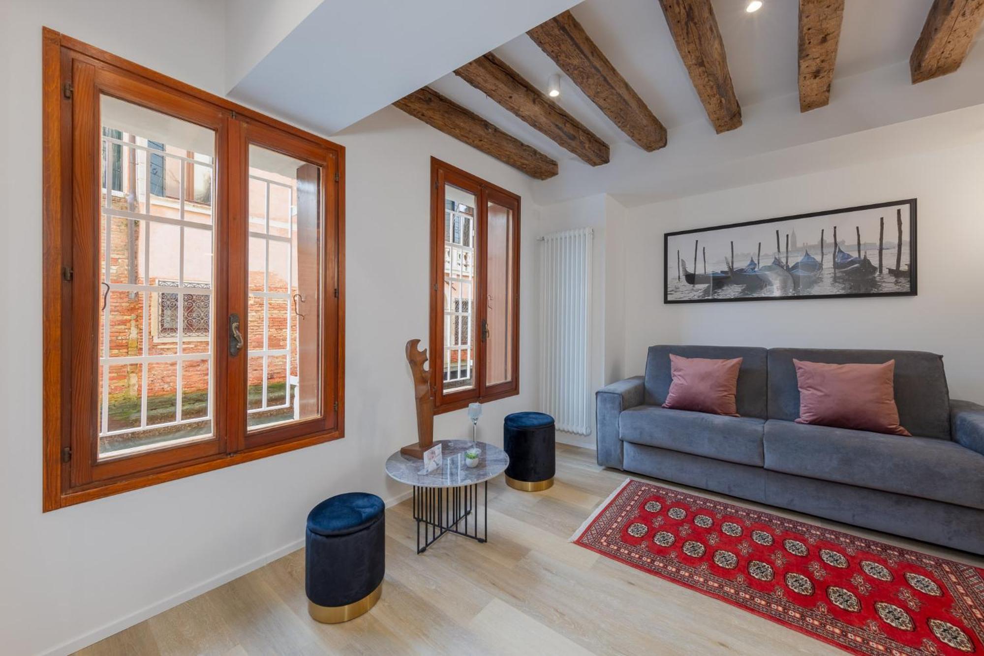 Ca' San Giacomo Canal View Apartment *