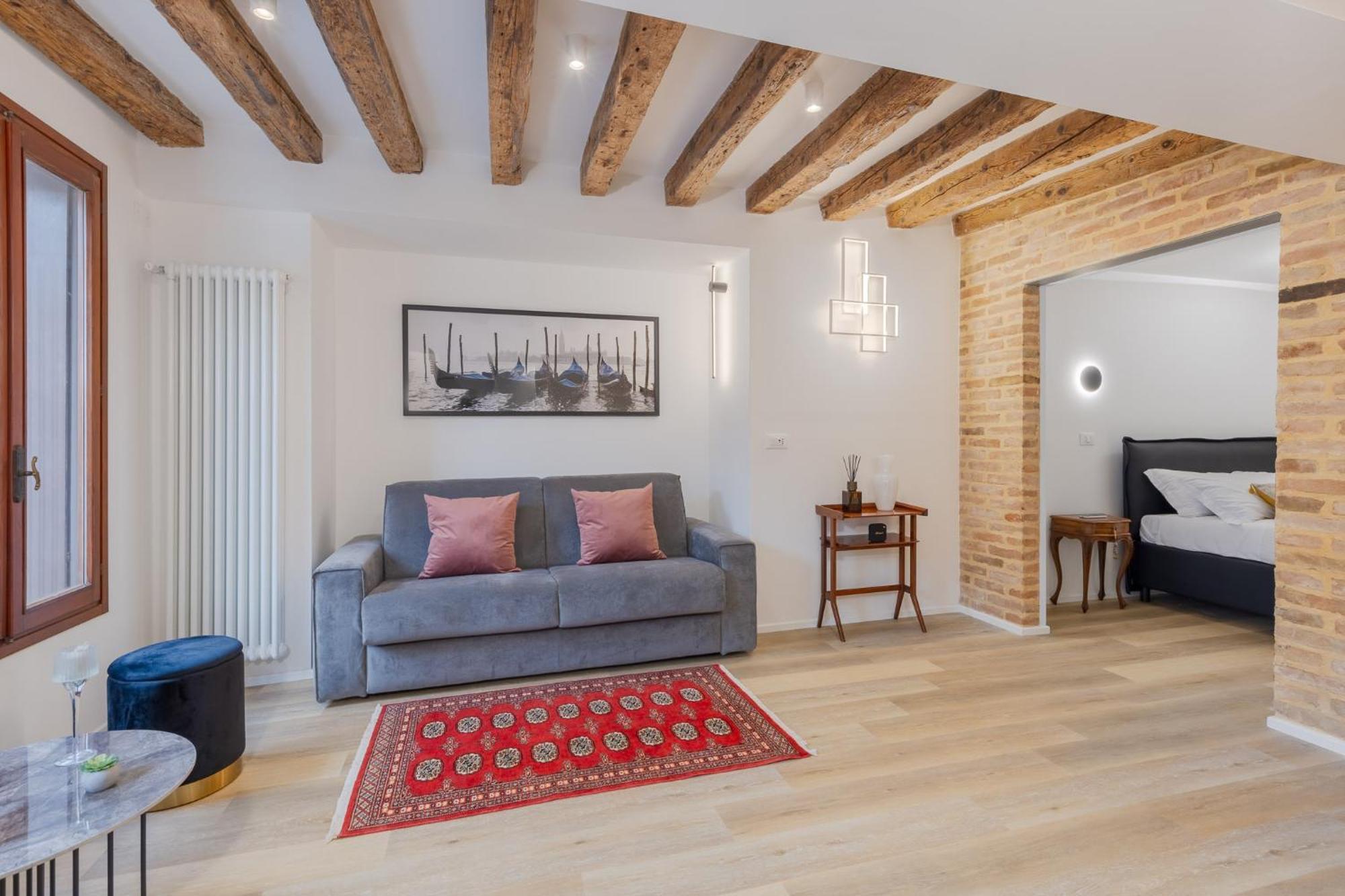Ca' San Giacomo Canal View Apartment *