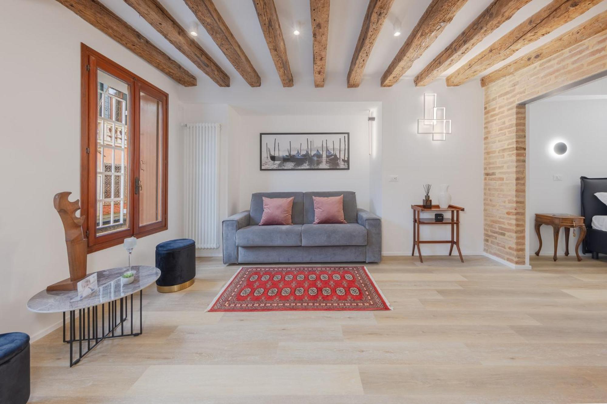 Ca' San Giacomo Canal View Apartment Venice