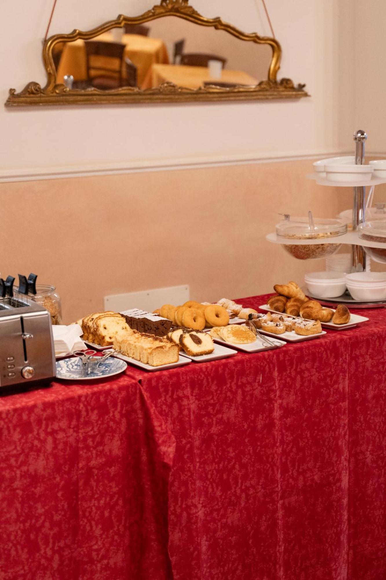 Tivoli Hotel 2*