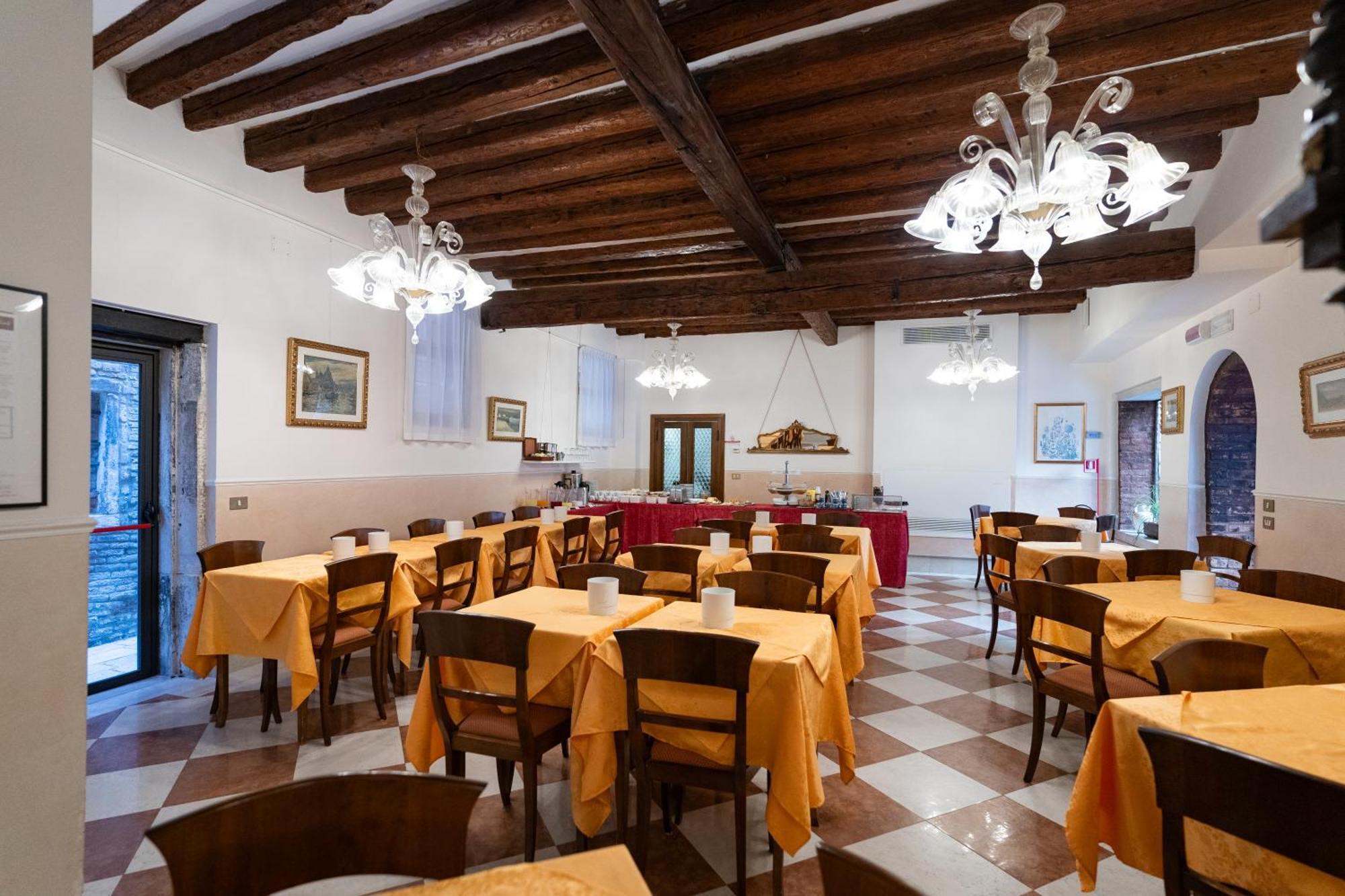 Hotel Tivoli 2*