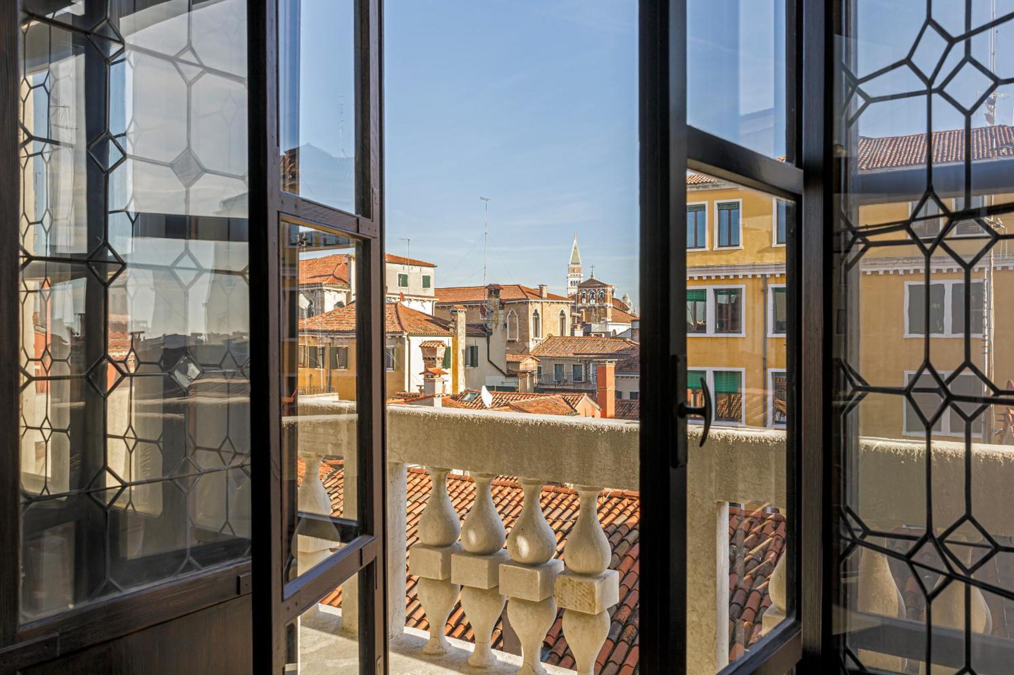Palazzo Dei Fiori By Mate *