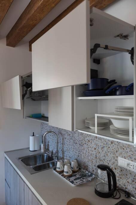 Aponalview 027042-loc-12481 Apartment *
