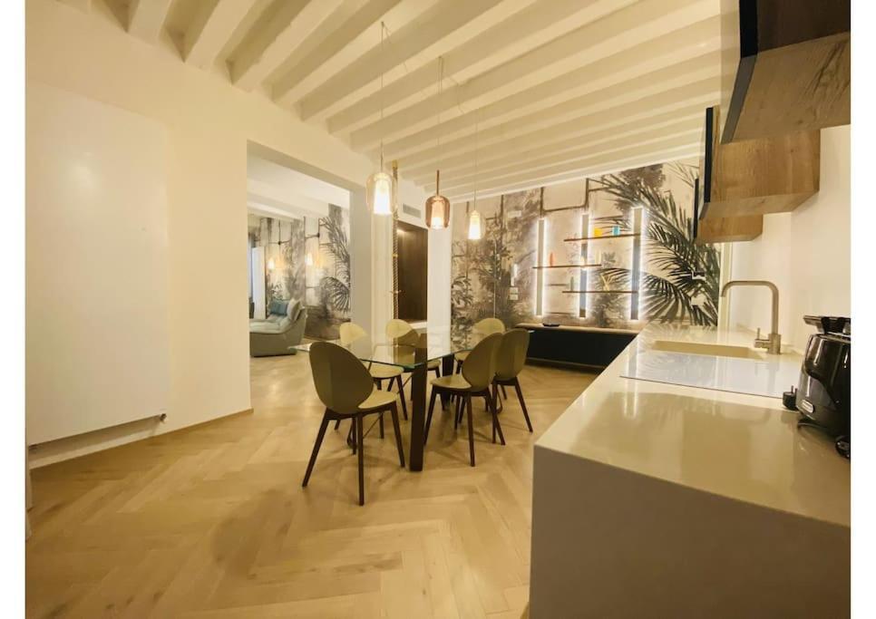 Sweet Time Venice, Luxury San Marco Frezzaria Apt! Appartamento