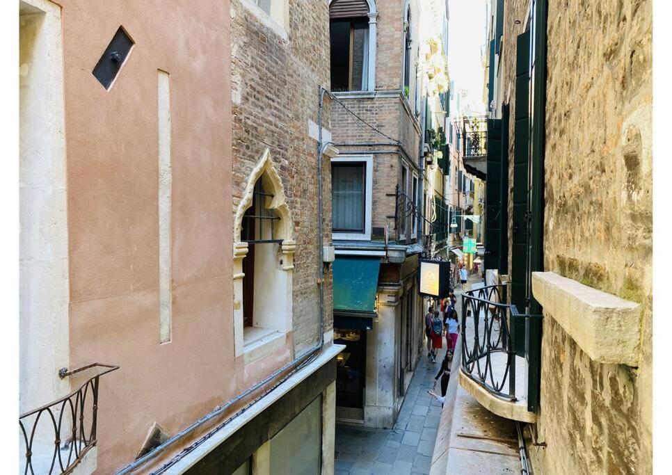 Sweet Time Venice, Luxury San Marco Frezzaria Apt! Venezia