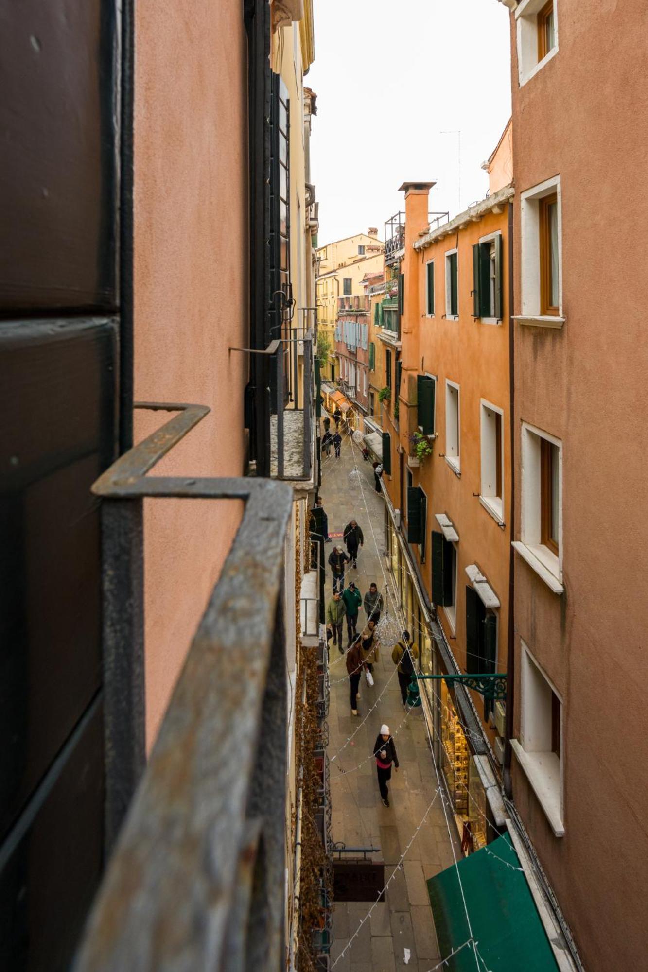 Lover's Nest In San Marco Square Apartment