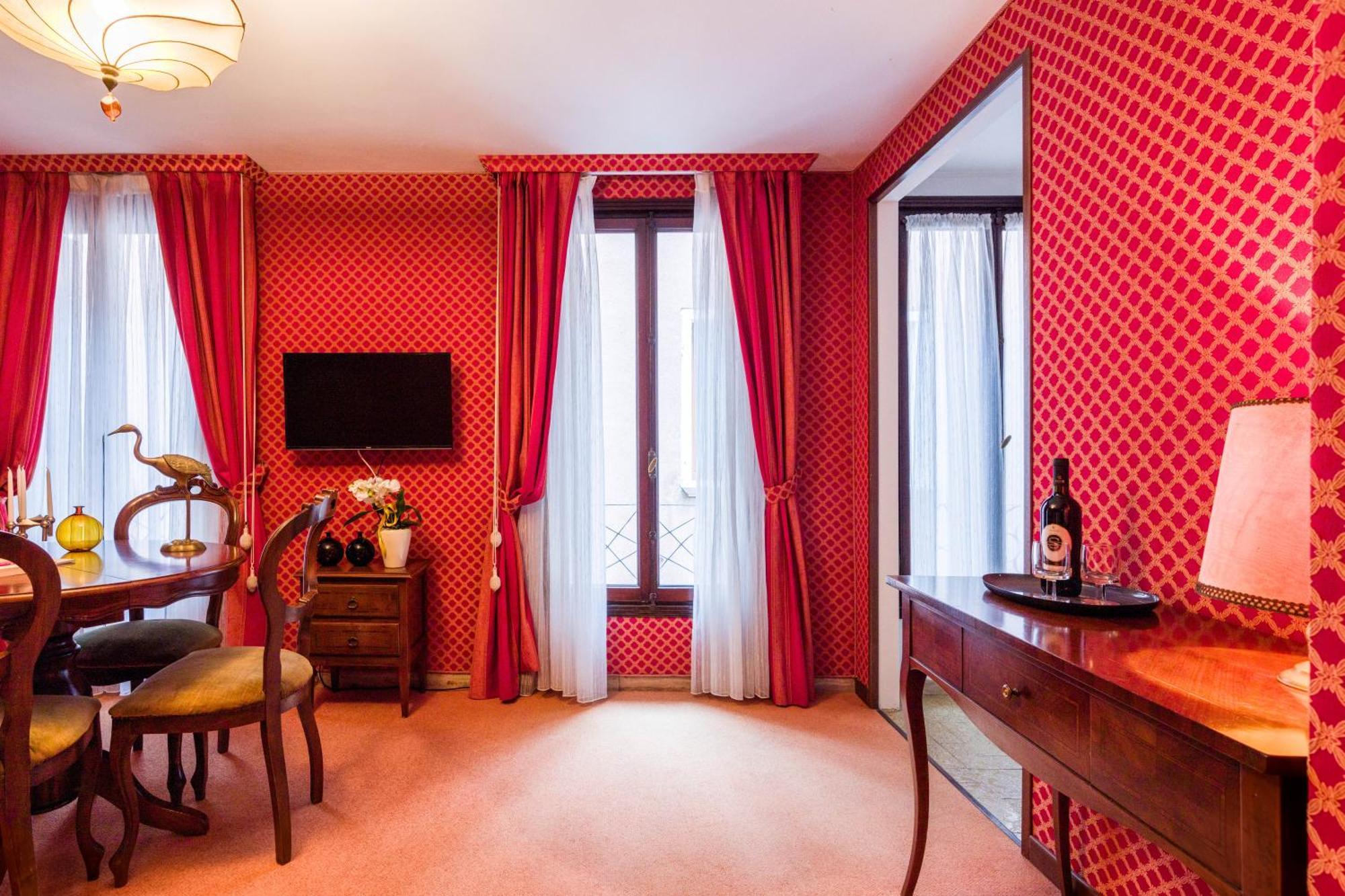 Apartment Lover's Nest In San Marco Square