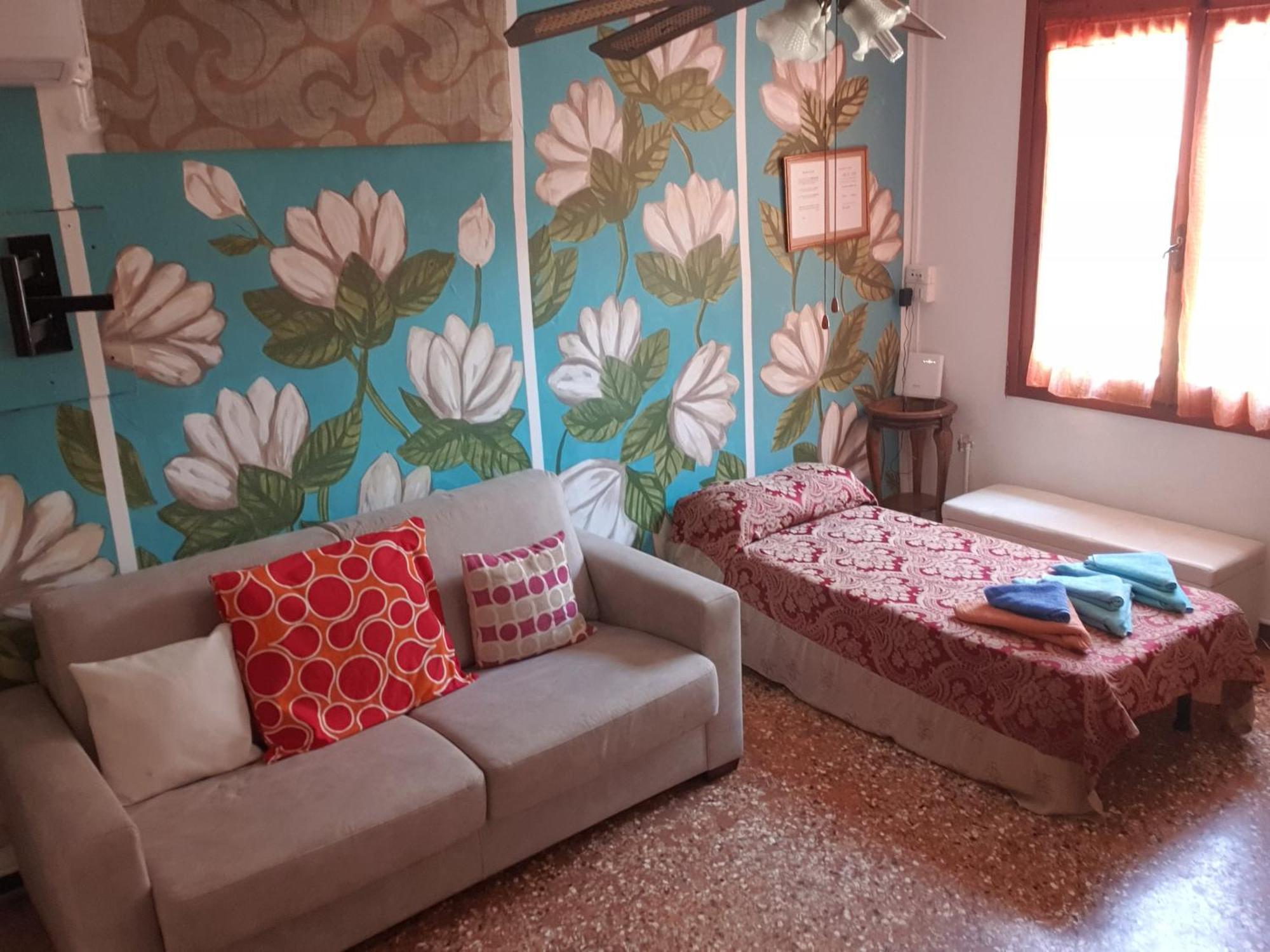 Homestay The Artist Place *