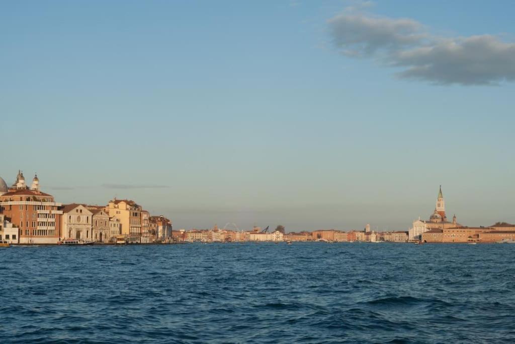 Ca' Ferrando, Brand New Apartment, Experienced Host! Apartment *