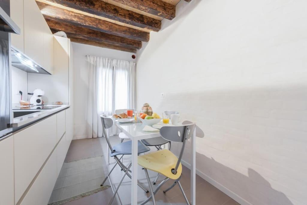 Ca' Ferrando, Brand New Apartment, Experienced Host! Apartment Venice