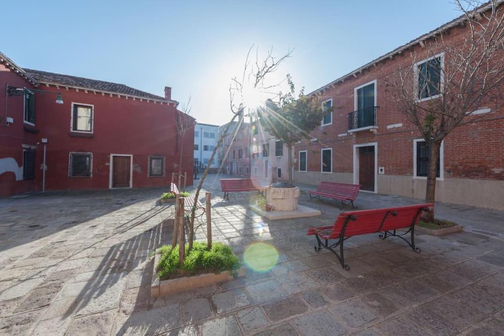 Ca' Ferrando, Brand New Apartment, Experienced Host!